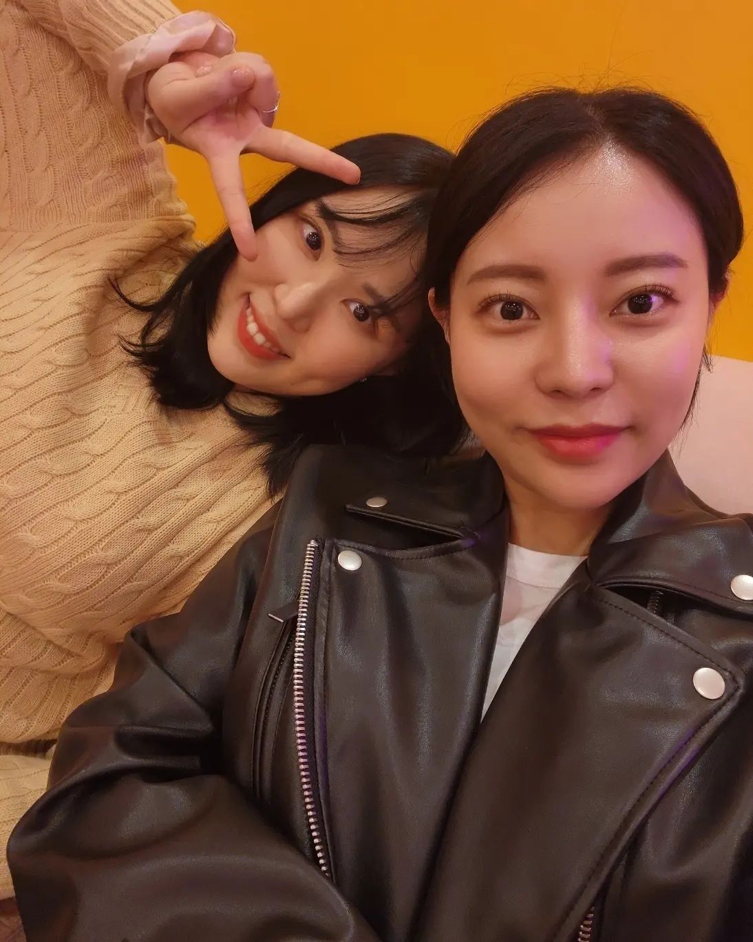 ssong_gml 

쏭히랑 수다 겁나 하루죙일 떤날😜
밤에 분식까지 깔끔했어용
이카페 너무 좋아~~~맛있고 특이함
선물전달도 좋았고 수다떠느라 중요한 얘긴 진작 못햇지만ㅋㅋㅋㅋㅋㅋㅋㅋㅋㅋㅋㅋㅋㅋㅋ 웃겻엉

#친구 #영등포 #카페 #맛집 #소통#좋아요
#❤️