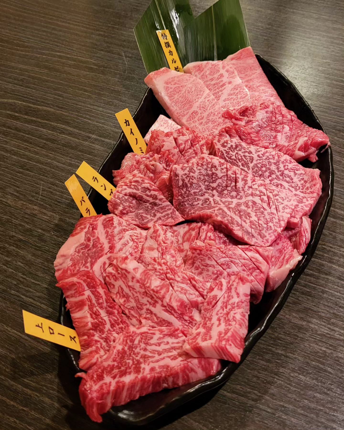 일본 오사카🇯🇵에서 먹은 한국인 PICK!!야끼니꾸 맛집!!
붉고 윤기나는 마블링 좀 보세요!!! 육즙이 대박!!🥩🍺
.
.
.
.
#일본 #오사카 #오사카여행 #오사카맛집 #야끼니꾸 #소고기 #삿포로 #생맥주