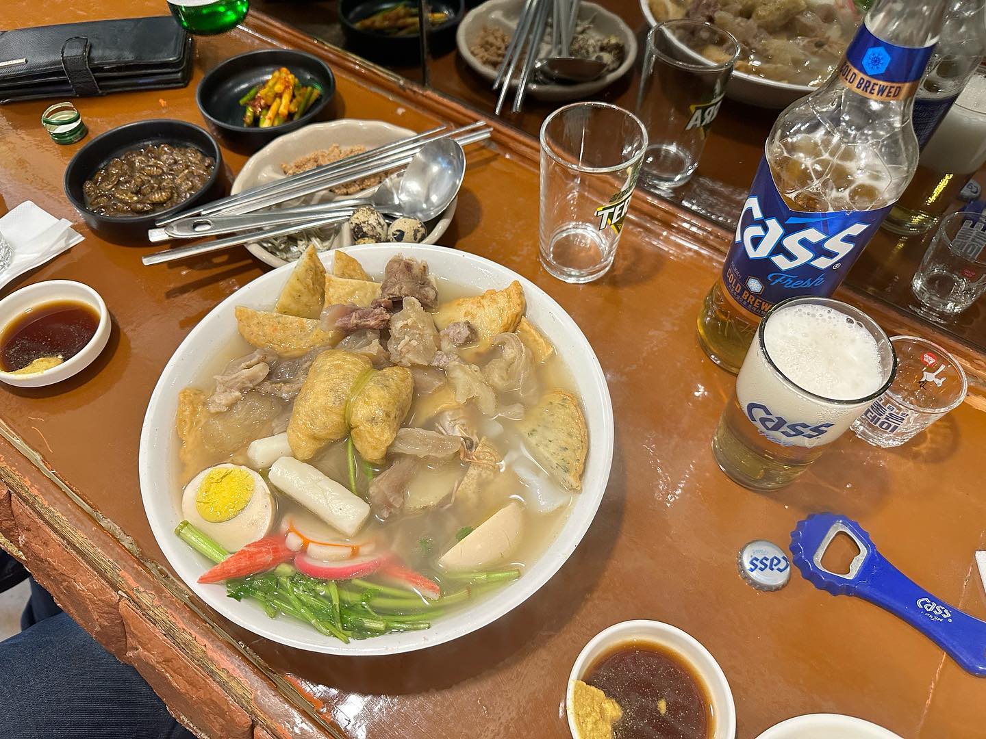 드디어 왔음 스지!!
.
오늘 달리고요. 달릴게여..
.
천천히 12시까지 놀거야.
.

#룡룡맛집 #스지 #스지오뎅탕 #남포동맛집 #남포동 #스지어묵탕 #존맛탱#수복센타#노포갬성 #룡룡갬성