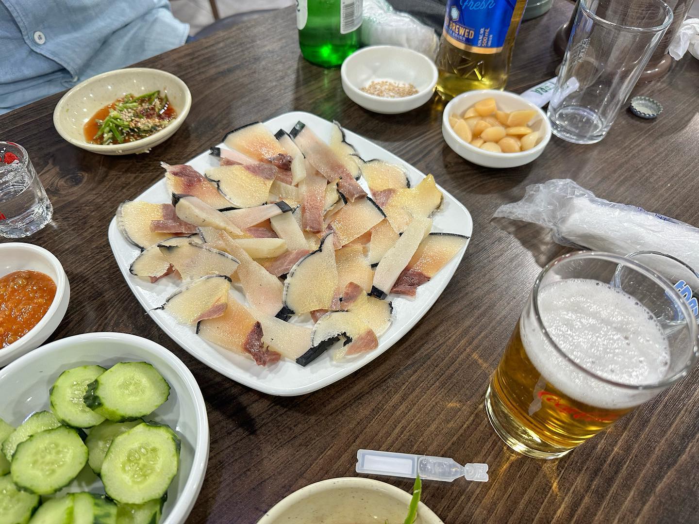 2차는 고뢔!!
고래고깅🤎
미세먼지 때문에 인공눈물 넣어가며 술먹기!!
.

#룡룡맛집 #남포동맛집 #고래고기 #고래고기맛집🐳 #고래고기전문점 #남포동고래고기