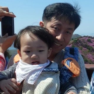 #성욱이 #고려산진달래축제 간거 모르길래 사진보여줬더니 본인아니고 막내 #준우 라고 하네요
(머리숱 적다고 자기아니라는데 너 맞고 아빠도 그랬다)
아빠 닮아서 이마가 넓은 아이들이네요