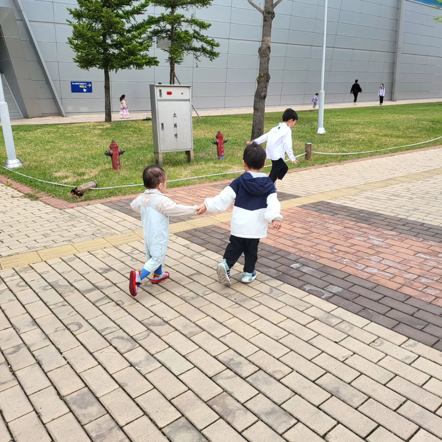 🧒👶
싸워도 둘도 없는 내동생❤️