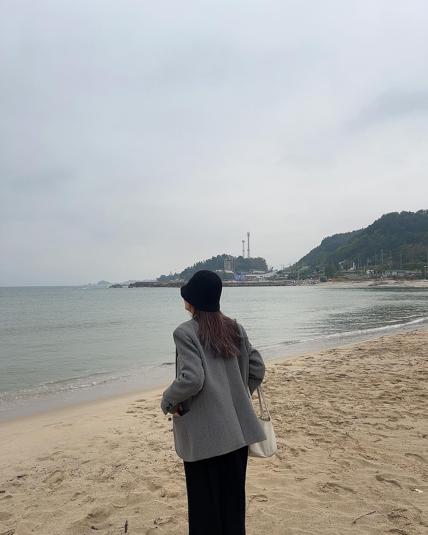 흐린 날씨였지만
내가 흐린날 또 언제 와보겠어~
덕분에 사람 많이 없어서 더 좋았다
쨍쨍할 때 또 와야지💐
#강원도 여행 끝!🌷

#인구해변 #죽도해변 #만월도 #surf