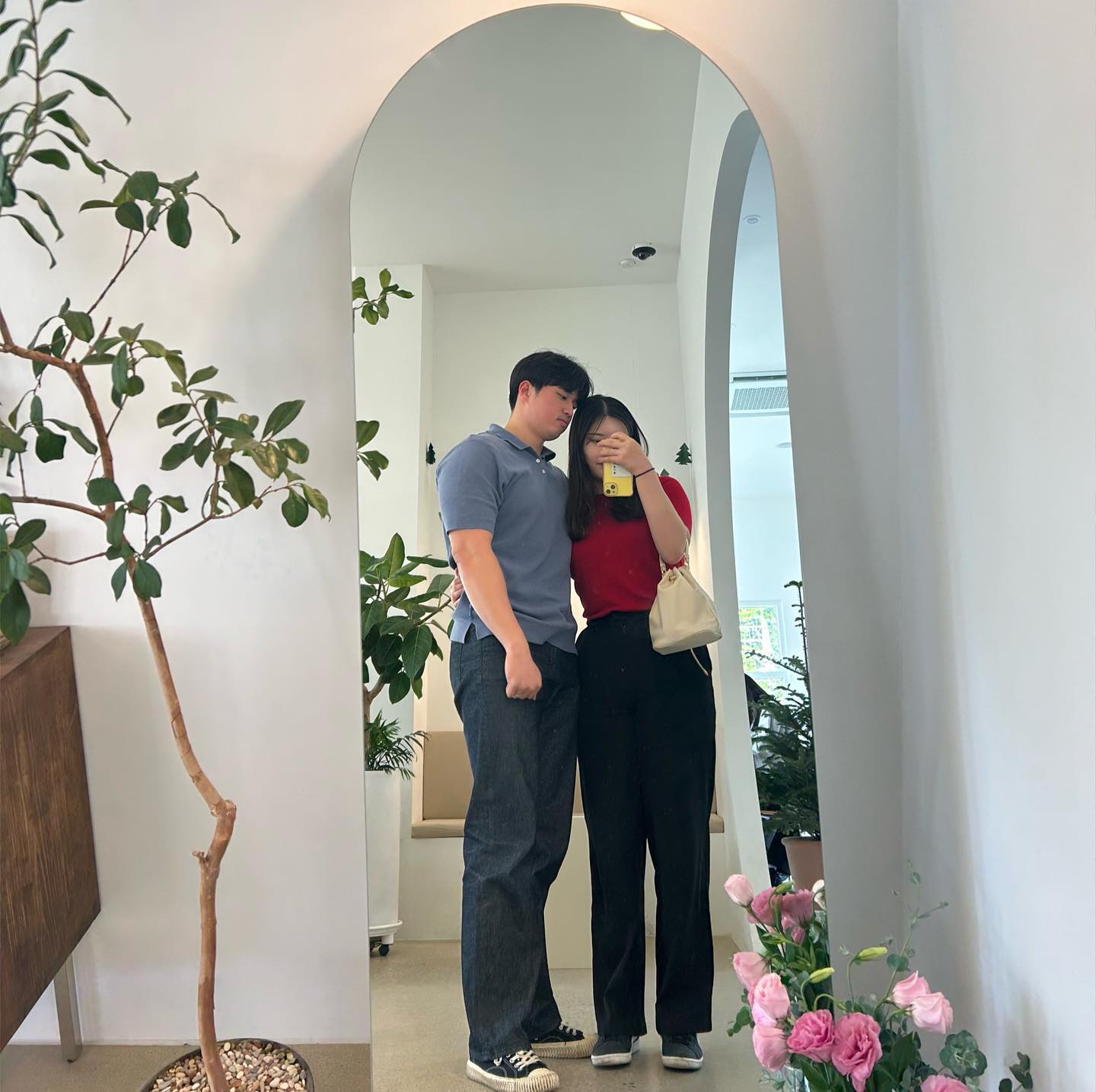 윤또랑 4년만에 데이트 중 카페데이투!
처음 만나고 1년동안은 카페 잘다녔는데..

아, 물론 지금이 훨씬 죠하❤
사실 윤또가 좋아❤
.
.
.
.
.
#5년째연애중 #햇수로6년 #데이트 #카페 #용인카페 #올라커피 #윤또랑재오니랑 #럽스타그램 #주말데이트