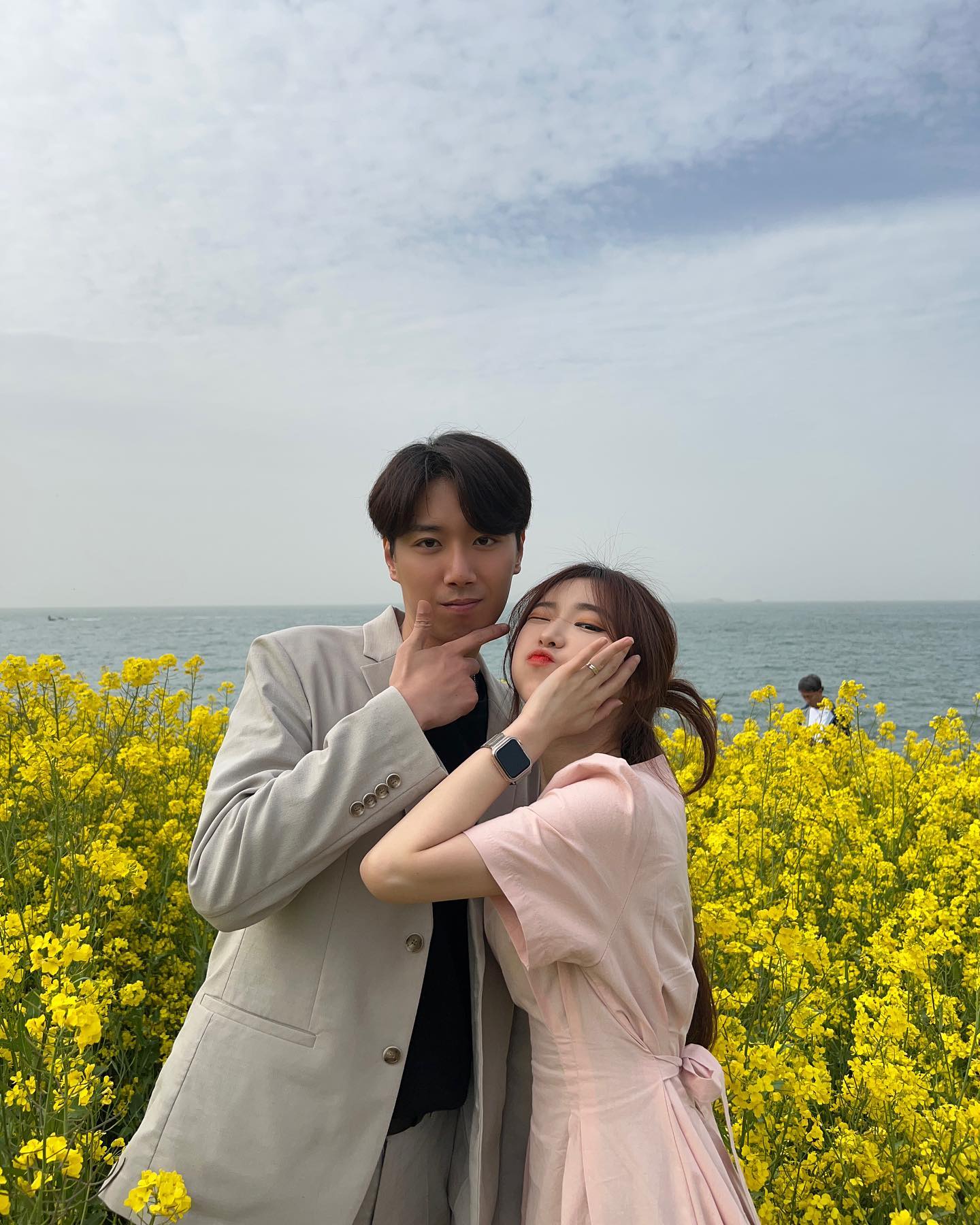⠀
⠀
#부안 #수성당 #유채꽃밭
멜미 웨딩마치 끝나고 짼 부안여행 💛🌼
⠀
+ 왕복 3시간(?) 동안 차에서
노래방 열고 목 나갔ㄷ... (˃̵͈᷄ε˂̵͈᷅ƪ)
⠀