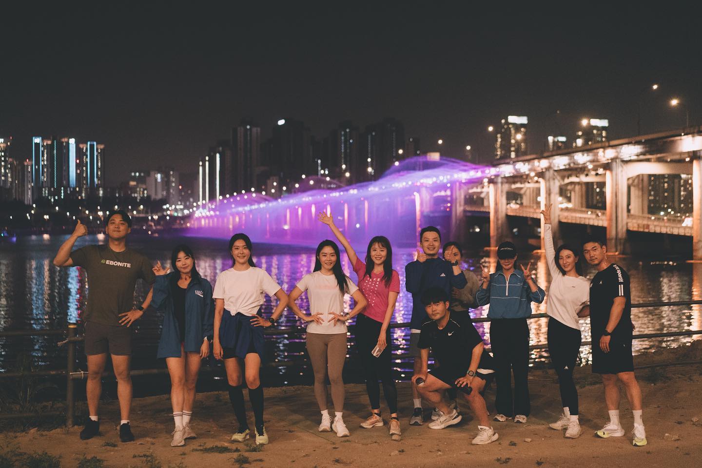 .
.
🌉
요즘 날씨에 한강뛰뛰 넘나 좋군
금요일에는 한철러닝 뛰뛰
.
.
📸 runner_kingdo 
👫 runandreplay 

#러닝 #러닝스타그램 #한강러닝 #한철 #한창 #한강뛰뛰 #운동하는부부