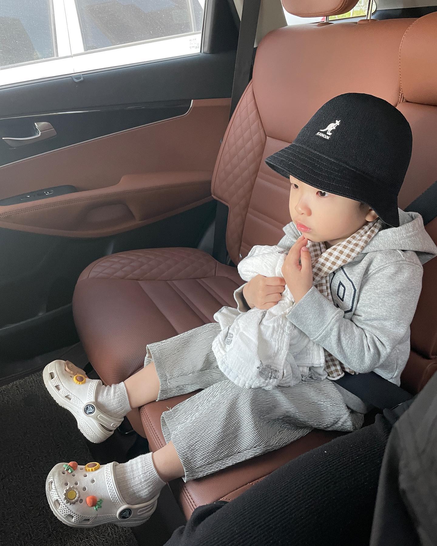 새벽 스케줄 가는 연예인 같다 
ㅋㅋㅋㅋㅋ🤭,, (아들바보)