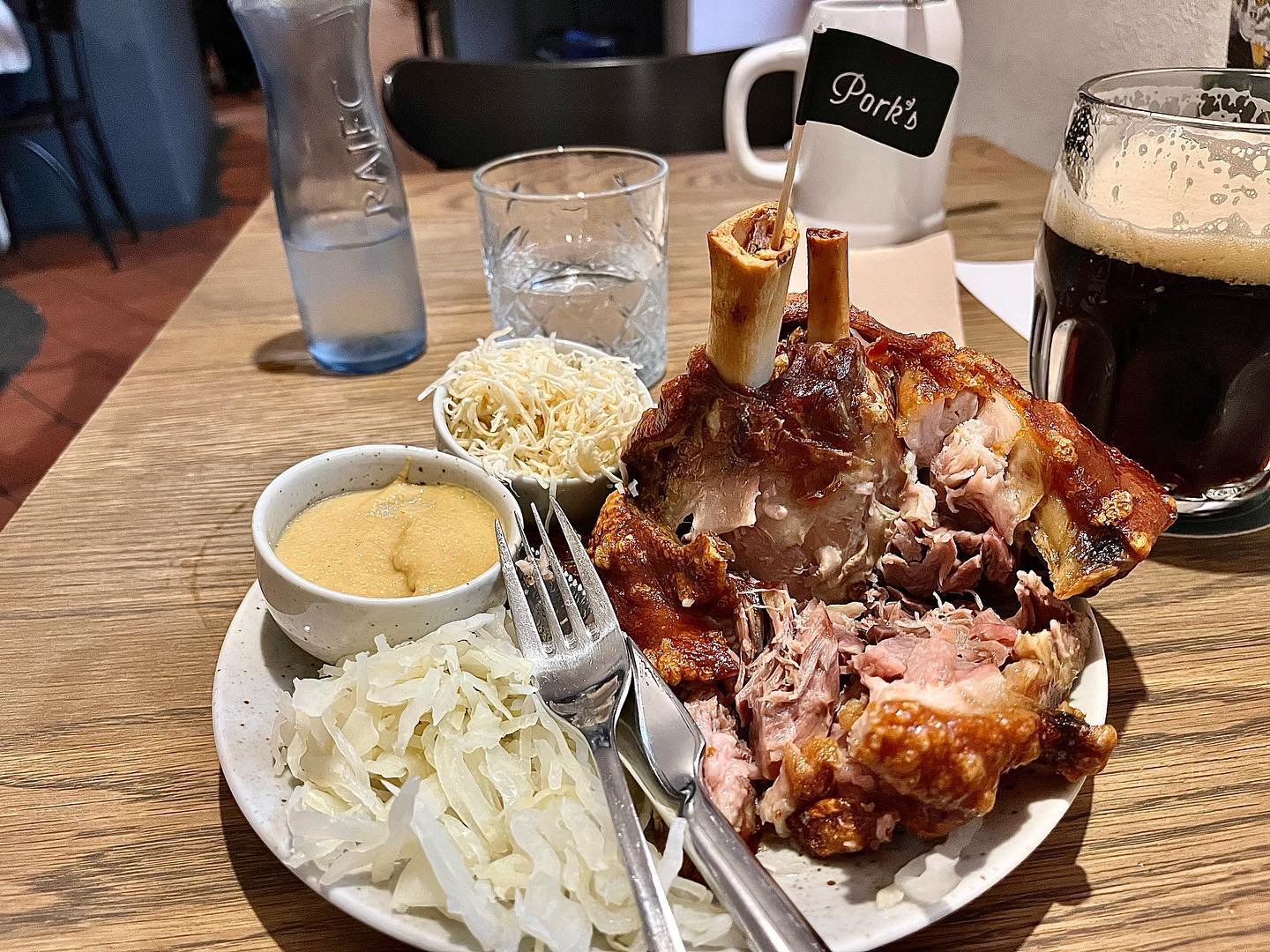 꼴레뇨-pork's
📍Mostecká 16, 110 00 Malá Strana
.
.
#프라하여행 #프라하맛집 #꼴레뇨 #꼴레뇨맛집 #프라하맛집추천 #먹스타맞팔 #맛스타맞팔 #먹스타소통 #먹방그램 #먹일기 #맛스타소통 #먹팔 #맞팔환영