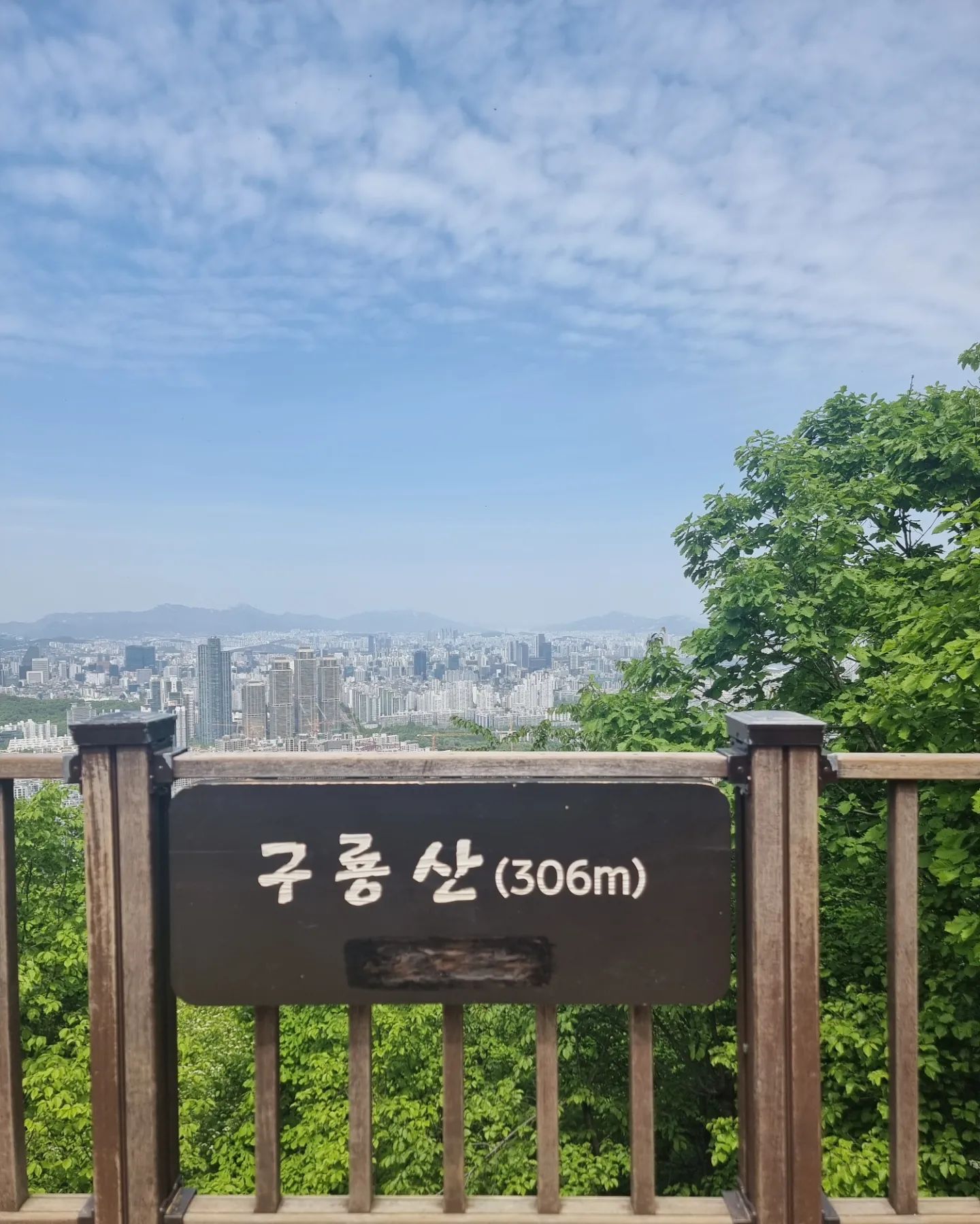 세 번째 산은 구룡산⛰️

낮은 산이지만 이정표가 부족해 험난했던 구룡산!

#우리의주말은 
#우리의주말은_등산
#구룡산