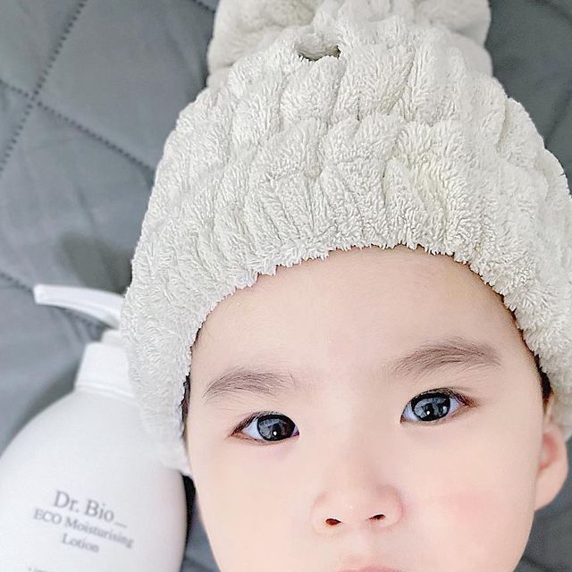 ♥ ʏᴜʟ-ᴠᴇʟʏ ♥ on Instagram: "#닥터바이오 #협찬 #솔직후기 간절기가 되면 한층 더 건조해지는 피부를 가진 우리 율빈이에게 닥터바이오에서 선물을 보내주셨어요 ෆ 매번 유명하다는 로