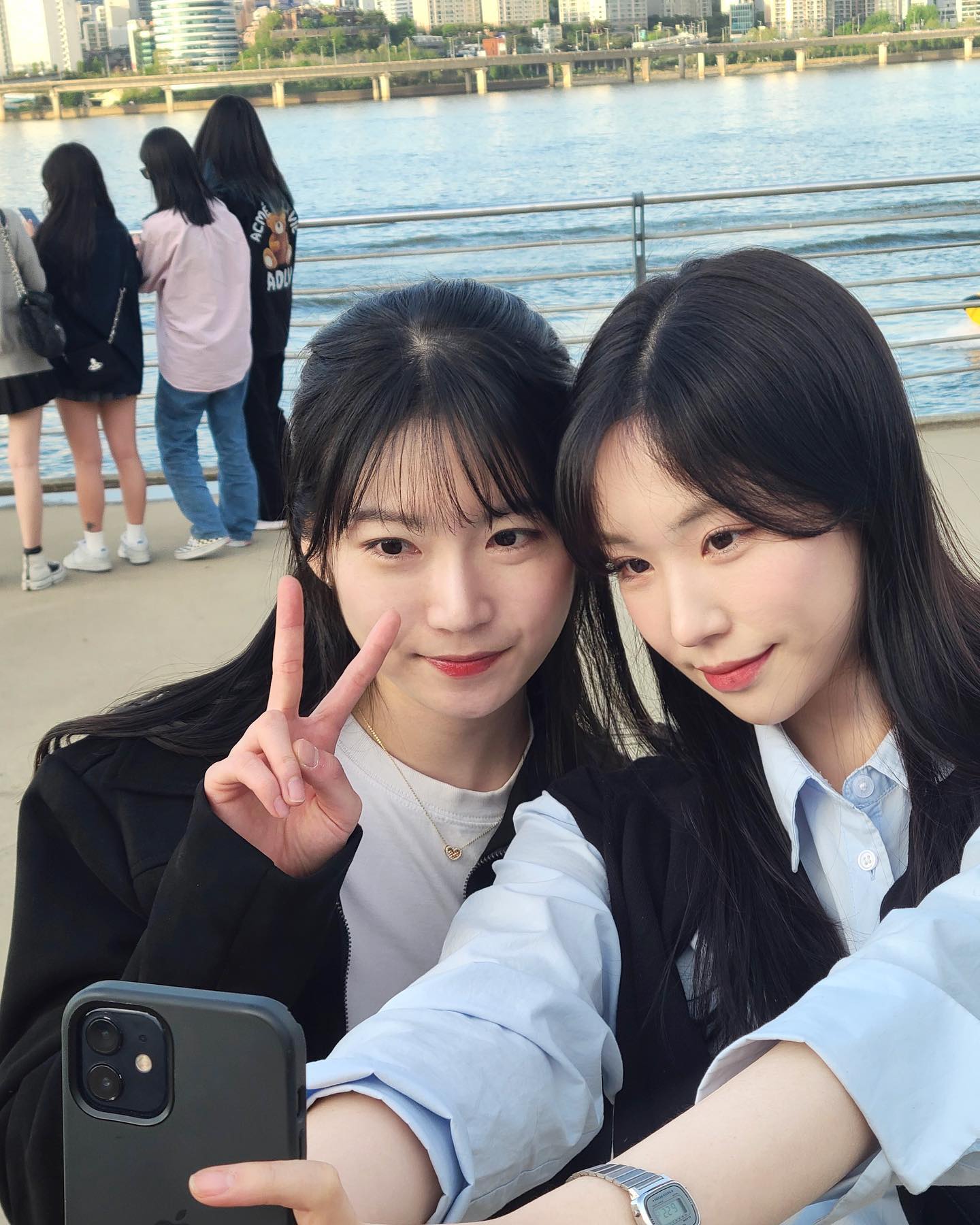 1번사진-갤럭시 어쩌구
2번사진-아이폰14 프로
3번사진-민지 카메라
다 화질 짱좋아..또 찍어줘..❣️
#여의도한강공원 #여의도 #카메라 짱좋아..