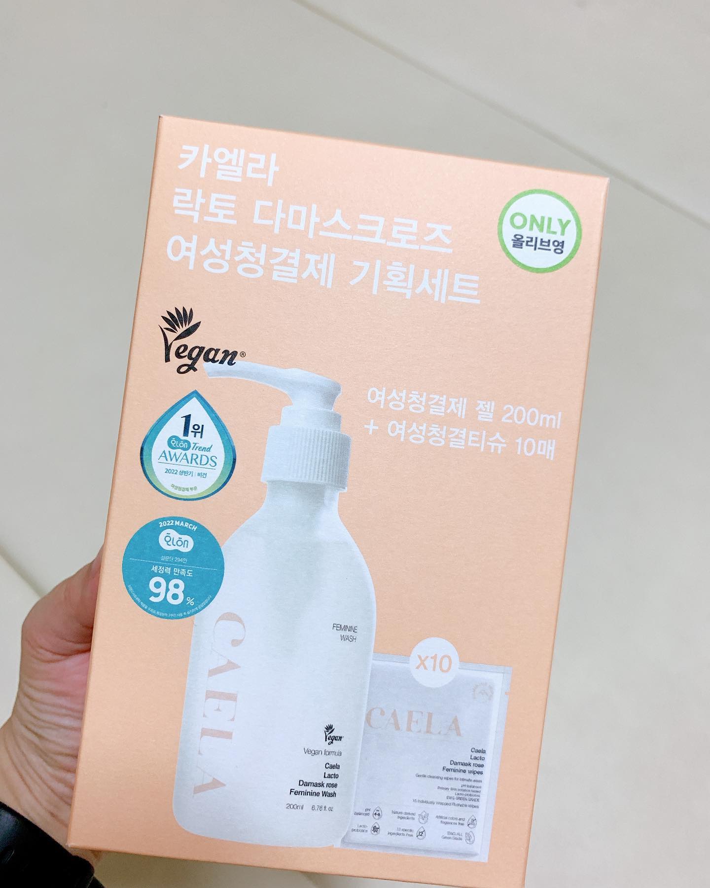 #할인구매 caela_official #올리브영여성청결제 #카엘라여성청결제
소중한 몸에 사용하는 만큼 성분이 중요하고, 또 조심스러운데 성분을 믿고 사용할 수 있는 점이 제일 좋았다. 
거품도 잘 났고 외관도 이쁘다 ㅎㅎ
#여성청결제 #알뜰족 #뷰티템  #08L #여성청결티슈 #y존케어 #여성용품 #여성케어 #일상공유  #올리브영기획전  # #카엘라 #제품리뷰  #직장인  #사회초년생