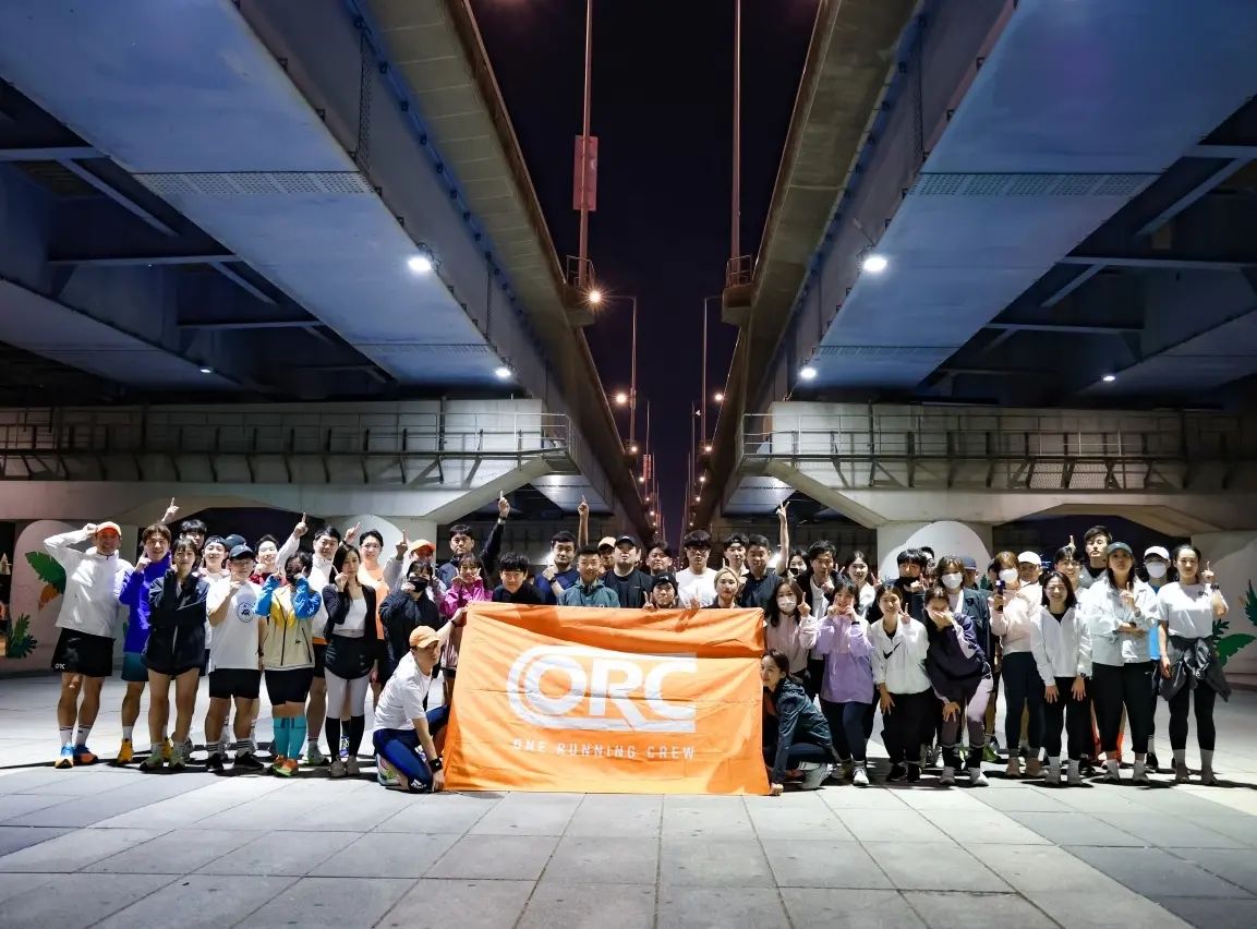 #ORC 정기런

지난 금요일
여의도 한강공원에서
ORC 200번째 정기런이
열렸어요👏👏👏

시원한 바람과🌬
멋진 야경🌠
참 행복한 시간이였습니다❤️🎂🍰

앞으로도
좋은 사람들과
오래 오래 잘 뛰어볼께요😁

onerunningcrew
#onerunningcrew
Photo by kdkiv

🍊Leader
yeonsu1331
🍊Session Leading
yeonsu1331
🍊Staff
yeonsu1331
jjoon_hehe
aldi_0602
kdkiv
Special Thanks to
ORC 200 Group pacer
wait_kim88
run_.nana
노들섬 Group pacer
jjoon_hehe
한강대교 Group pacer
yeonsu1331
여의나루 Group pacer
aldi_0602