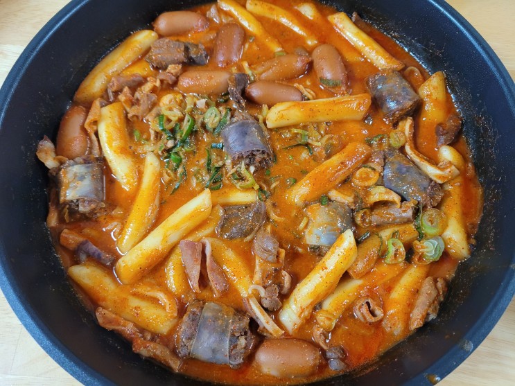매운 떡볶이 밀키트 곱창순대떡볶이 신가네정읍국밥 곱순떡