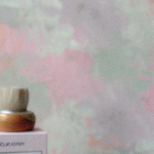 제니 새별 송 on Instagram: "@delicatrin_official 환절기가 오면서 어김없이 찾아온 속당김과 건조함. 그 건조함에서 오는 가려움.. 저만 그런가요? 피부 건조와 트러블, 필요한 것은 지나친 계면활