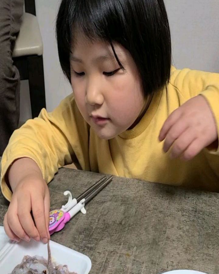 어버이날 전날!
시부모님이랑 기장시장에서 물회먹고
낙지탕탕이랑 육회사서 집에서 2차~
하루종일 날것만먹음ㅋㅋㅋㅋㅋ
그래서 더 행복한 박뚜박소😍