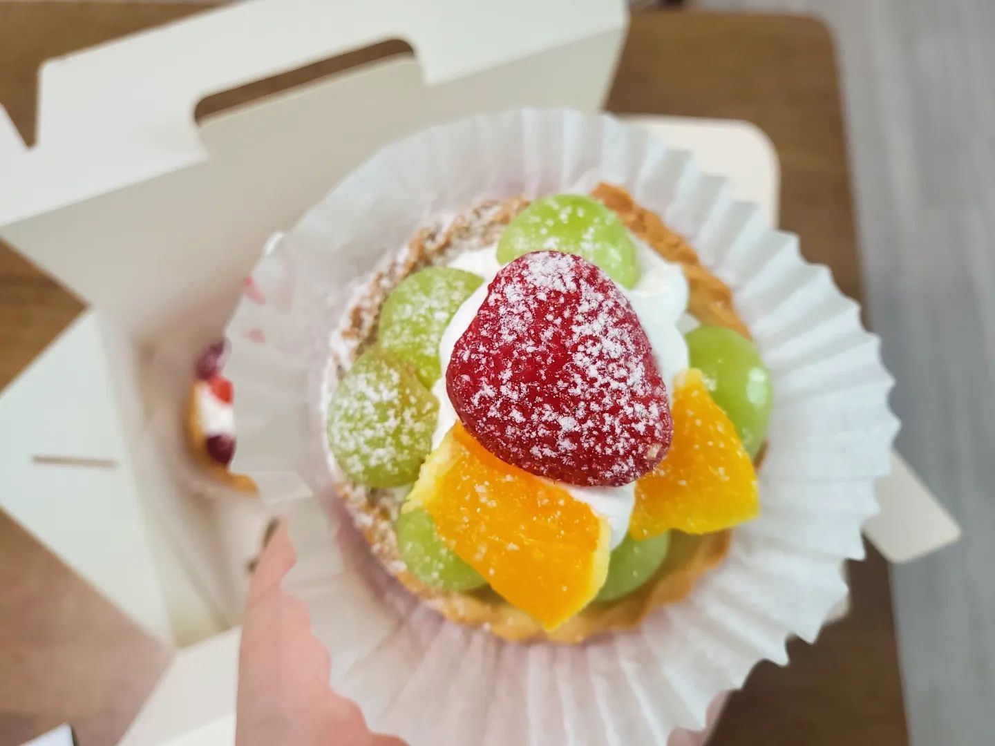 .
오후에는 서윤이가 만든,
#과일타르트
.
.
세상에나.
예쁘고 맛있.
엄마도 먹을 수 있게,
손은 꼭 깨끗히 씻고하라고 부탁함ㅎㅎ
.
.
#과일타르트클래스