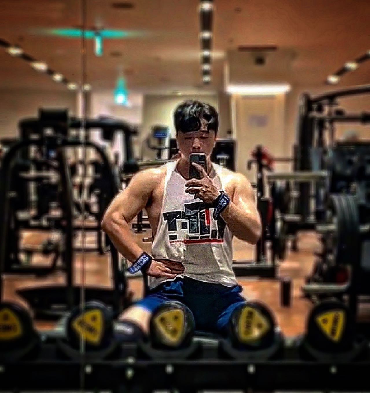 #daily #오운완🏋️ #workout  #토요팅 🔥 
.

.

.
헬린이의 운동일지
토요일 온몸 부시기🔥🔥🔥

상체 하체 복합 2시간 후
유산소 1시간 

바프 D-55일

살이 왜케 잘안빠질까여...😱
미친 듯이 빼봐야지

꼬르륵 ~~ 
배고프니 식단먹자😋

중꺽마~~~
퐈이퉹 ❗️❗️❗️

근나잇✨🌙