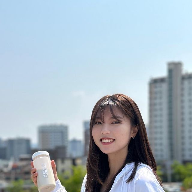 김아영 on Instagram: "#광고 @proteinstory 헬린이에게 건강한 식단을 통한 관리는 너무나도 어려운 숙제 중에 하나!ㅠㅠ 귀차니즘이 심한 저에게 식사대용으로 딱! 좋은 #단백질쉐이크 입니다😝