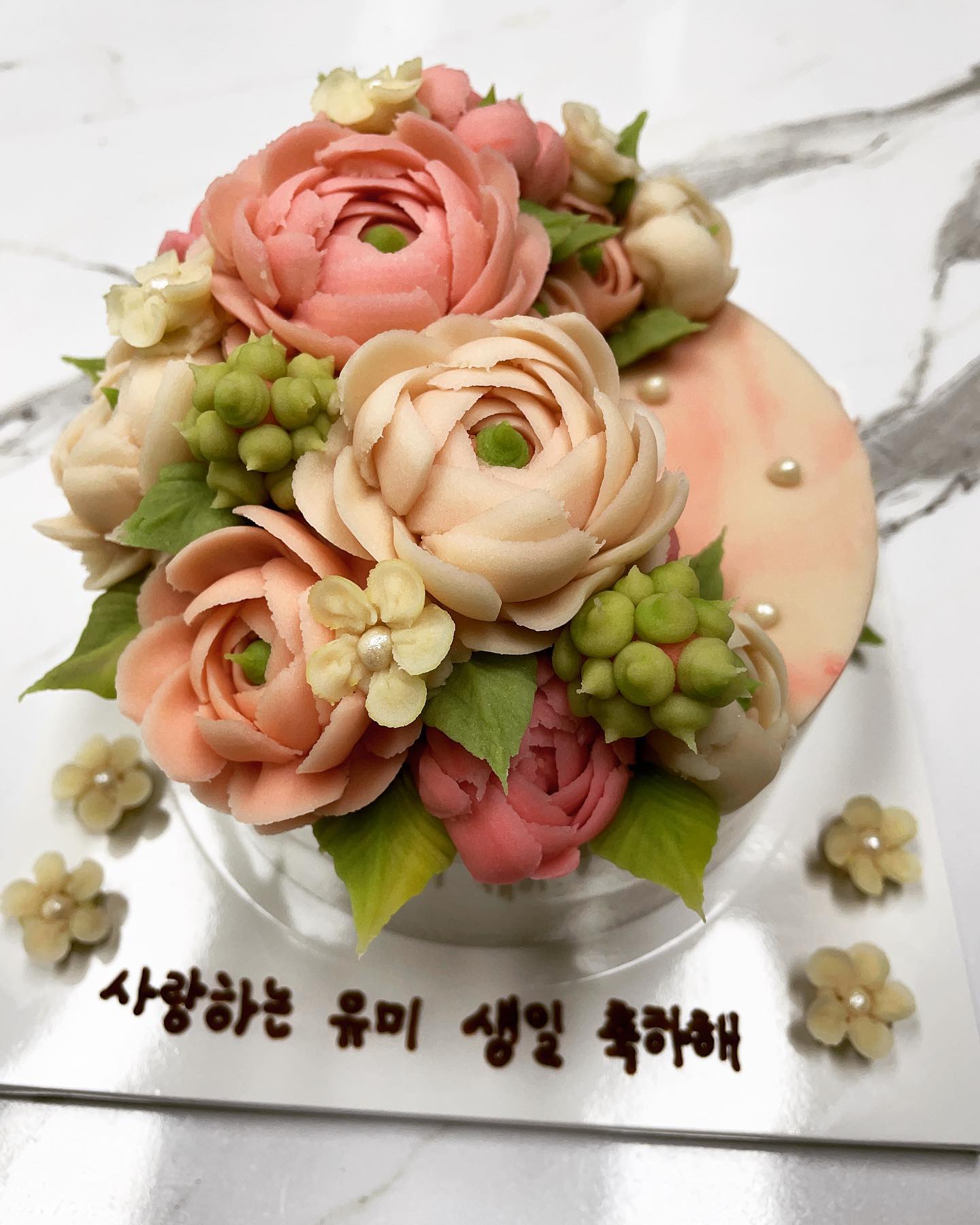 #구월동케이크주문제작 #달콤한꽃송이 #내생일케이크 뻔한 #생크림케이크 대신 특별한 #앙금플라워떡케이크 덕분에 다 빛났던 내생일

쫀득한 설기 식감에 달콤한 앙금이 더해져 넘 맛있었던  #떡케이크#cake #cakedesign