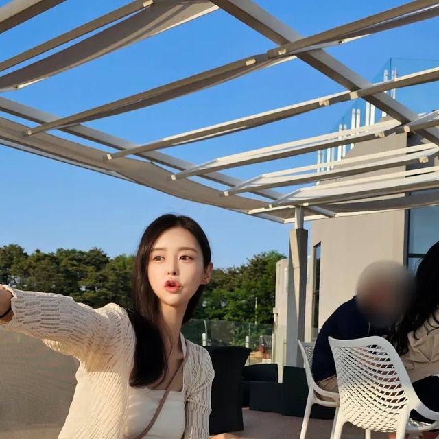 아이뽀🌸라 / 보 라 on Instagram: "#광고 #BARC 오늘 룩 완전 취저 날씨도 더워지고 슬리퍼 샌들 찾는 계절이 다가왔어용💜🧚‍♀️ 슬리퍼는 오래신다보면 윗창이 아프고 기능성은 안예쁘고