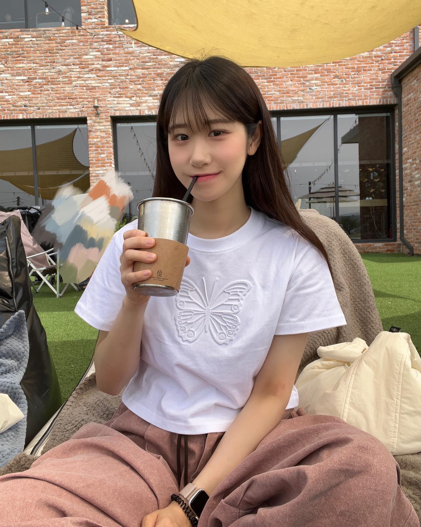 요즘은 나비가 너무 좋잖아-(*´∇｀*)🦋
나비반팔입고 엄마 아빠랑 원주 나들이🍀💗
귀염뽀짝한 아가야들 보며 힐링 이만큼✨

chambros_official 
#chambros #챔브로스 #무신사 #y2k #크롭반팔 #반팔티 #반팔티추천 #🦋 #스트릿룩 #허니포레스트 #원주카페