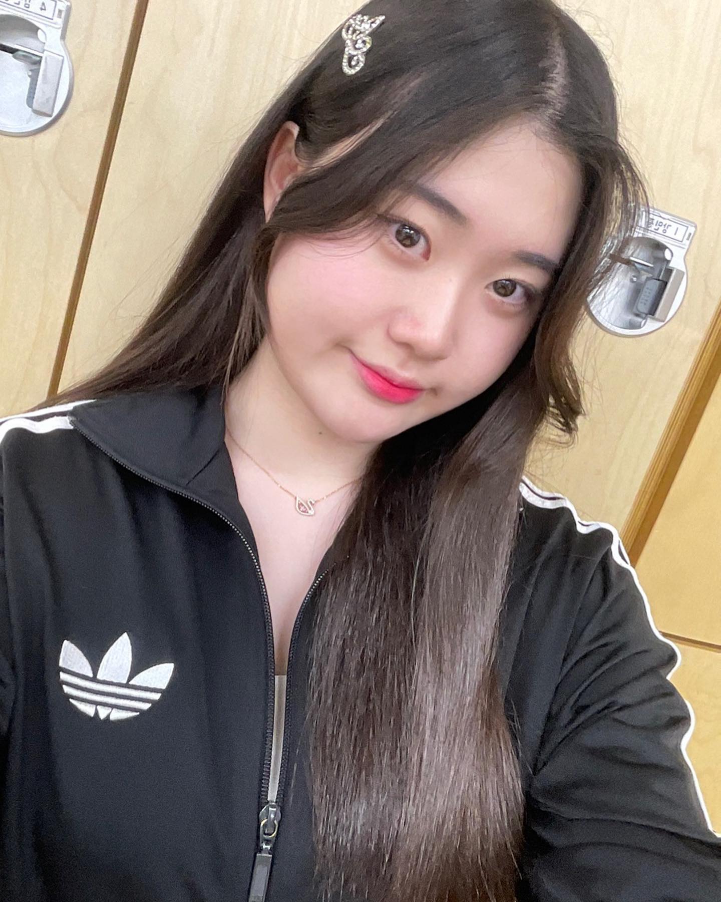 구래!! 나 교실에서 셀카 찍눈다!! 모 어쩔꼰대!!! 흥 😝😤