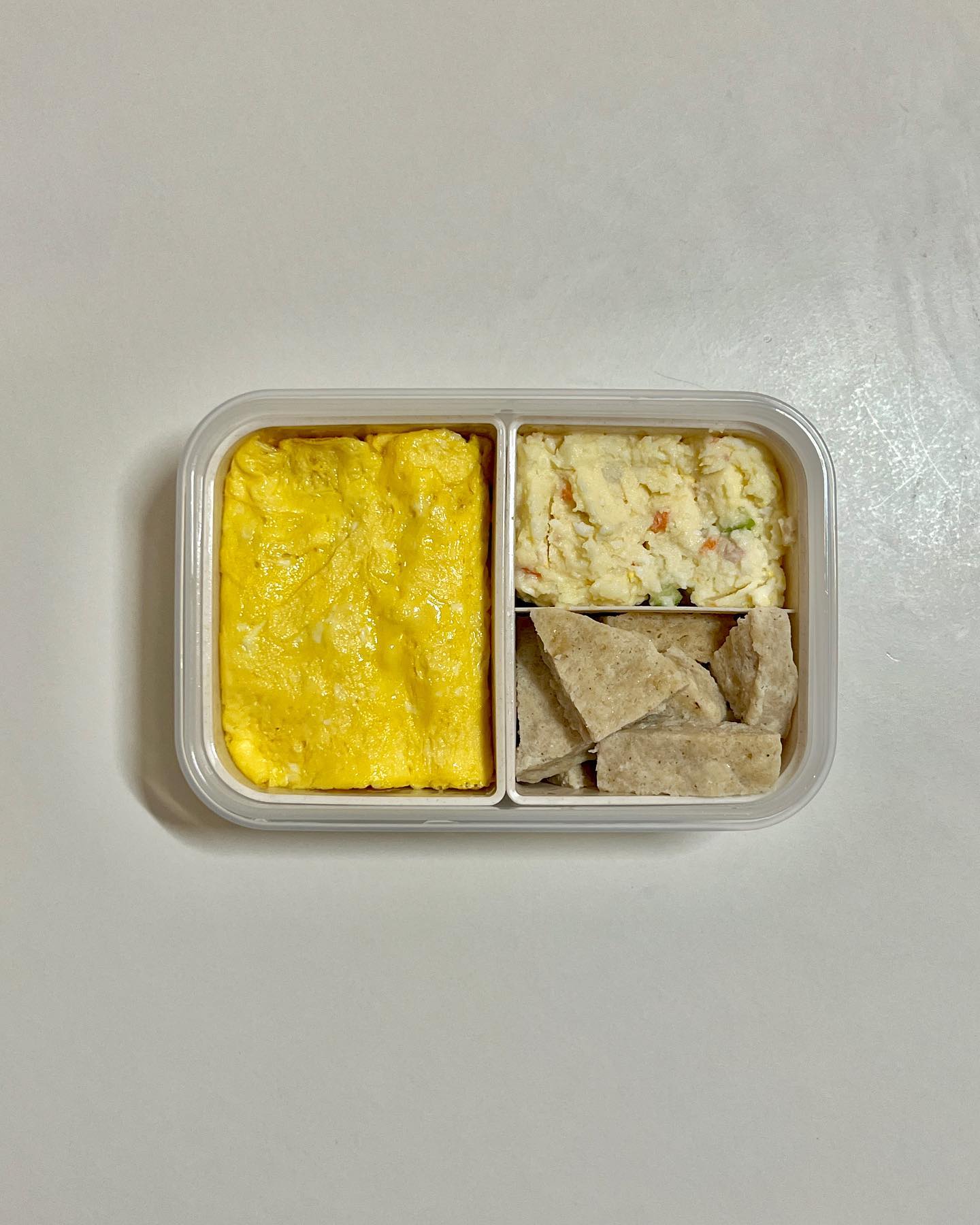 .
🫧계란 현미덮밥 420kcal
🫧닭가슴살 150kcal
🫧감자샐러드 200kcal