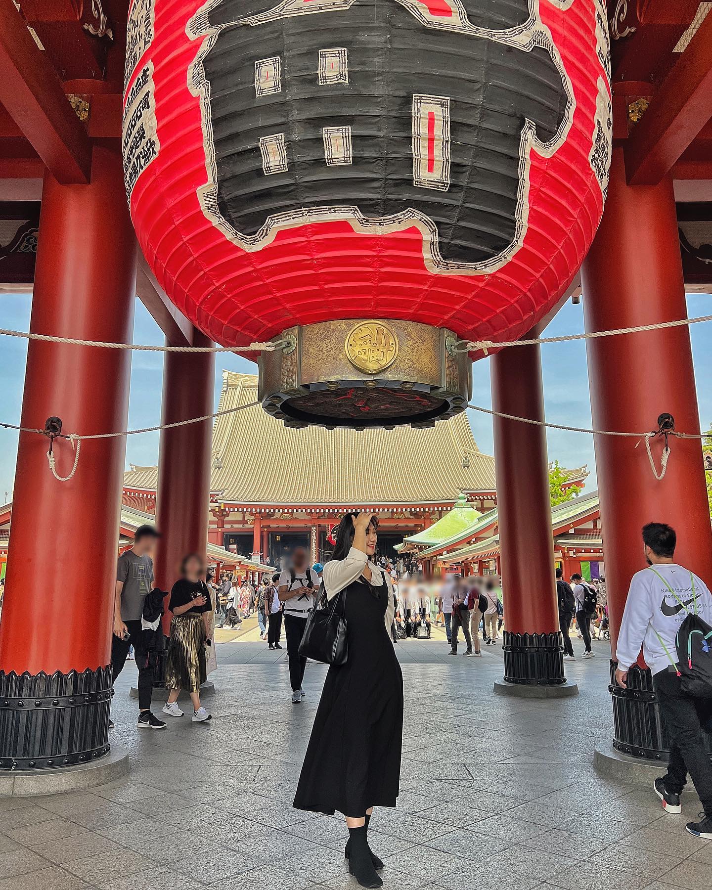 Tokyo 🇯🇵

날씨가 제일 좋았던 날
기모노 예약했는데 취소당한 날..
그럼에도 사진 다 몰아찍은 날 🤭
.
.
.
#여행 #여행스타그램 #일본 #도쿄 #도쿄여행 #일본여행 #여행에미치다 #해외여행 #도쿄일상 #아사쿠사 #센소지 #데일리 #팔로우 #좋반 #daily #일상 #데일리룩 #좋반 #전신샷 #풍경사진 #셀스타그램 #like #day #ootd #travel #tokyo #dailylook #fff #selfie #selstagram