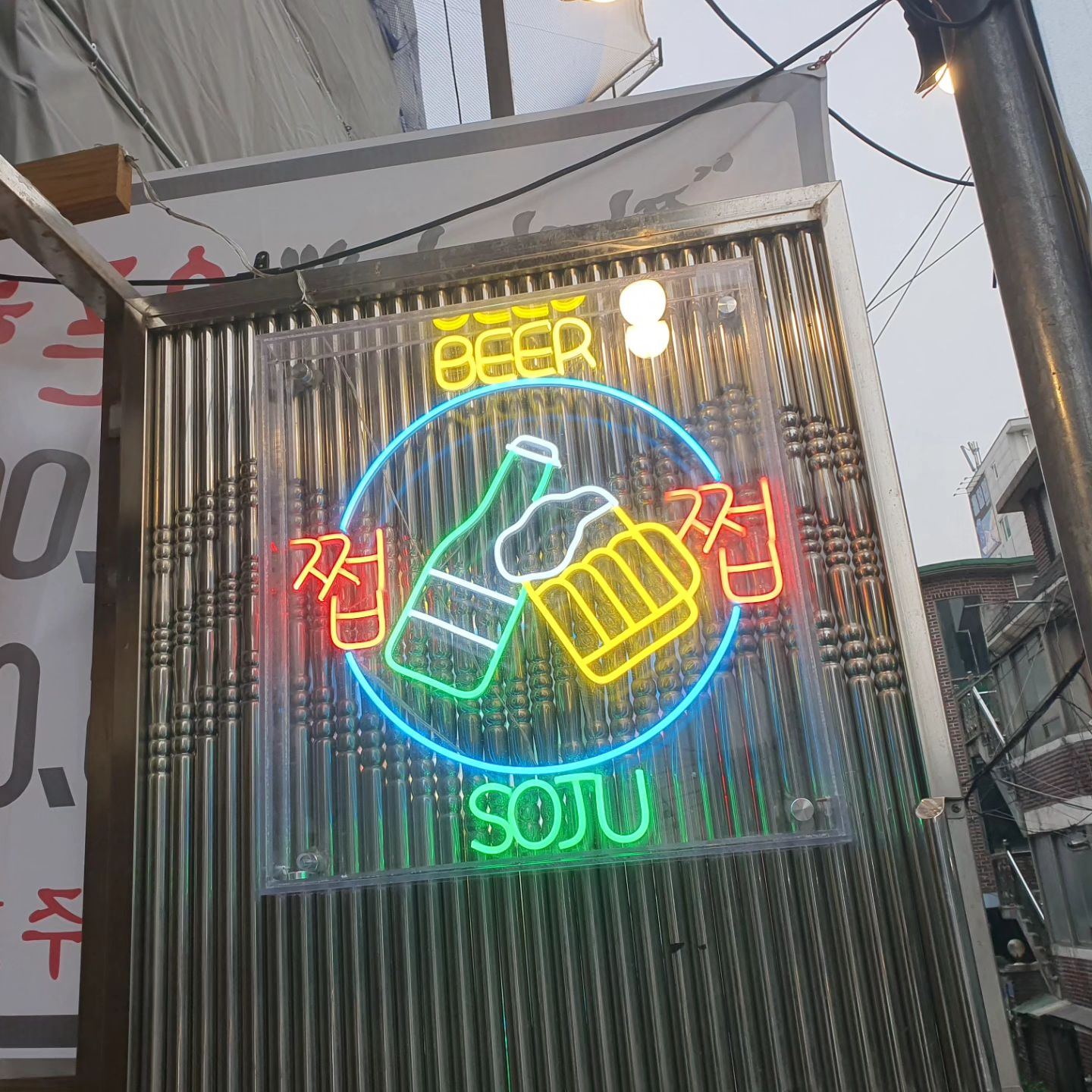 #협찬 #쩝쩝이네 #수유술집

오늘은 수유역인근에 위치한 쩝쩝이네에 다녀왔습니다!
술이 쭉쭉 들어갈 수 밖에 없는 분위기에
맛있는 안주가 엄청 다양하게 준비되어 있더라구요👍
수유에서 정말 나만알고 싶은 맛집이에용👍
데이트코스로도❤️ 친구들 모임으로도❤️
넘넘 강추드리는 수유 쩝쩝이네 꼭 방문해보세용🤗🤗

🍶 쩝쩝이네
🍶 070-7721-5550
🍶 서울 강북구 도봉로87길 26-12 2층

#쩝쩝이네 #수유쩝쩝이네 #수유맛집 #수유역맛집 #수유술집 #수유역술집 #수유안주맛집 #수유역안주맛집 #수유분위기좋은술집 #수유맛집추천 #맛집추천