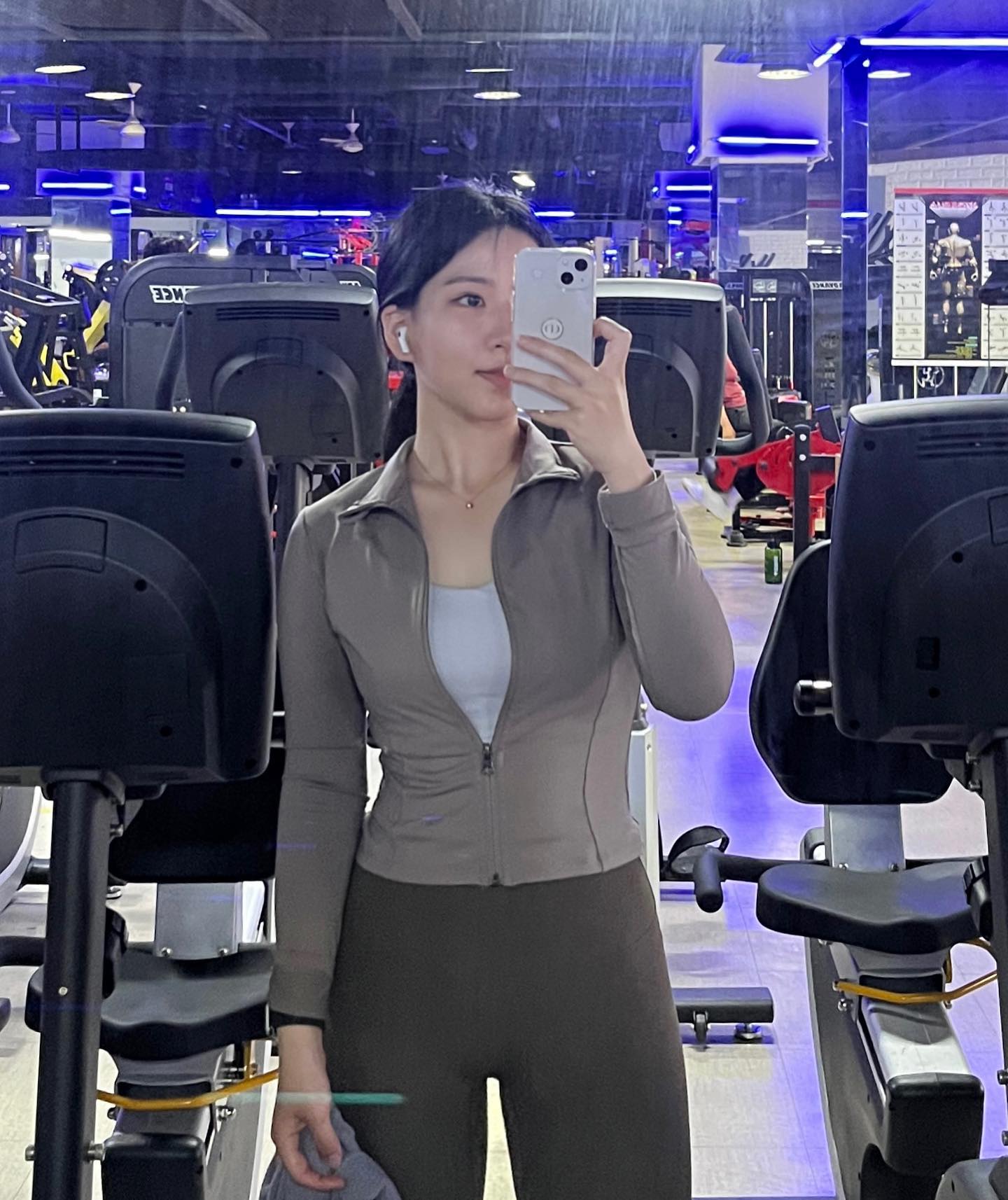 .
컨디션 난조🫠 운동하면서 구냥 집에 갈까말까 오만번 고민을 했다지