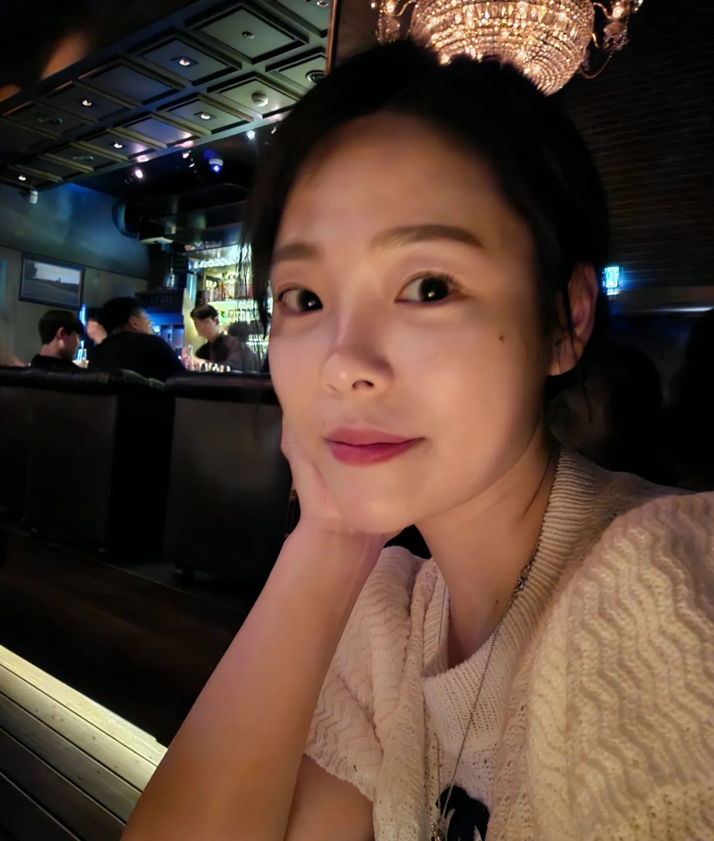 연예인들 많이 온다는 바 처음와보는 촌ㄴㅕ..ㄴ
언니들 덕에 재밌게 놀았다
맨정신으로도 너무 잘놀아❤️
