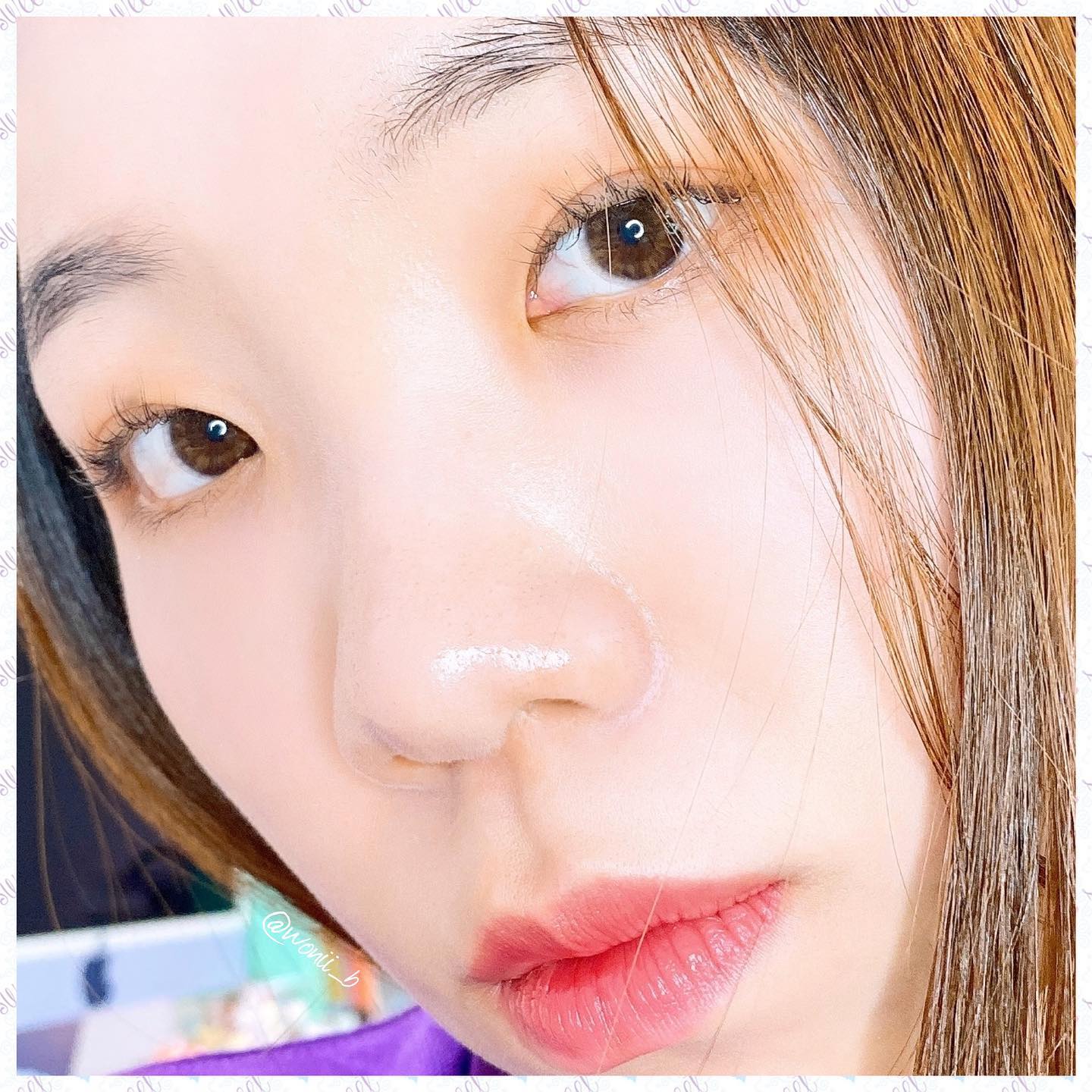 #제품제공 👉옆으로 넘겨주세요👉
✔️#렌즈미 #리얼핏홍채
✔️가격: ₩49,000 (30p)
✔️그래픽 직경: 12.1mm
✔️사용기간: #원데이렌즈
✔️재질: #퍼스퍼릴콜린
lensme_official
-
#워니리뷰 #워니발색
.
#오늘의렌즈 #LENSME

여러분🫶 요즘 환절기라 눈 가려움 겪으시는 분들 안계신가요?!🥲
특히 요즘 같은 때에는 #렌즈 관리도 잘 해주셔야 하는데요,
그래서 5월의 #추천렌즈 로는 #일회용렌즈 인 #렌즈미리얼핏홍채 를 들고와봤습니당! 🙌

리얼핏 홍채 라인은 이름처럼 은은하게 눈동자 색상만 바꿔주는 #홍채렌즈 에요 👏
#스몰직경 이라 자연스럽고 #PC렌즈 라 착용감도 편안해서 #데일리렌즈 로 추천드리고 싶어요 👍

원데이렌즈의 한가지 단점이라면 아무래도 가격일텐데요,
요 제품은 무려 1+1 으로 진행하고 있다 하니 구매안할수가 없을것 같아요 🙌
은은한 데일리렌즈 찾으시는 분들은 꼭 한번 확인해보세요! 🫶