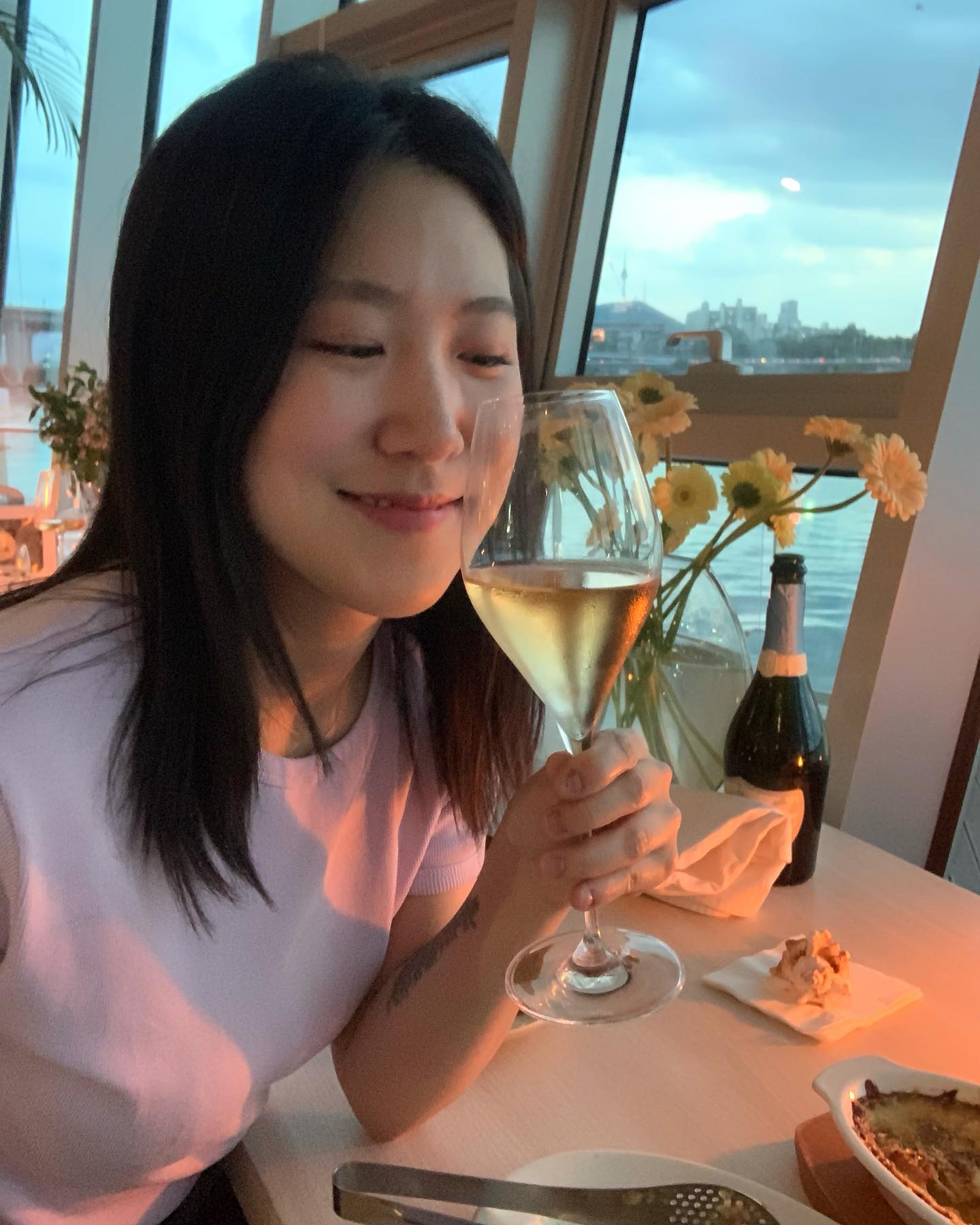 무드서울🥂
-
-
이번 방문은 담당 서버 분이 너무 아쉬웠다😮
그래도 사랑 왕창 받은 날🥰🍫