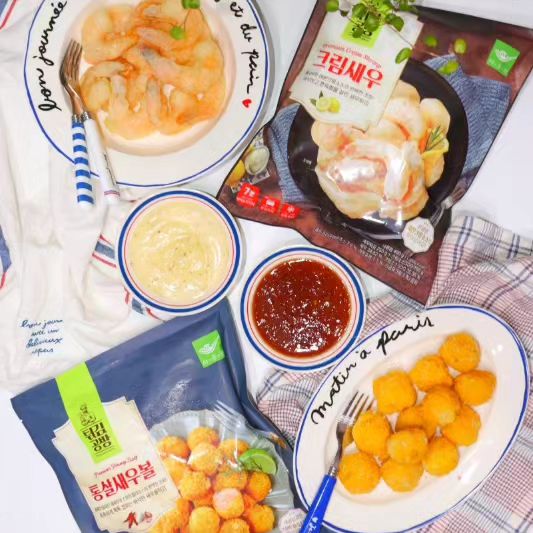 #광고 
지만 너무 맛있어서 추천♡

간편조리 냉동식품,
사옹원 튀김공방 
통살새우볼 & 크림새우
새우덕후라면 따져 
묻지 말고 쟁겨요!!

출출할 땐 간식으로
한잔할 땐 술안주로
완전 괜찮은 메뉴♡

고급중식요리 크림새우를
여어프라이어에 간단조리,
새콤달콤한 레몬크림소스에
푹 찍어 먹으면 굿굿!!
작고 귀여운 통살새우볼,
통째로 들어간 새우식감과
스위트칠리소스의 조화로운 맛!!

#사옹원 #튀김공방
#통살새우볼 #크림새우
#간편조리 #에어프라이어냉동식품
#에어프라이어냉동식품추천
#간식 #간식추천 #술안주추천
#안주 #초간단중식요리
#겉바속촉 #냉동식품