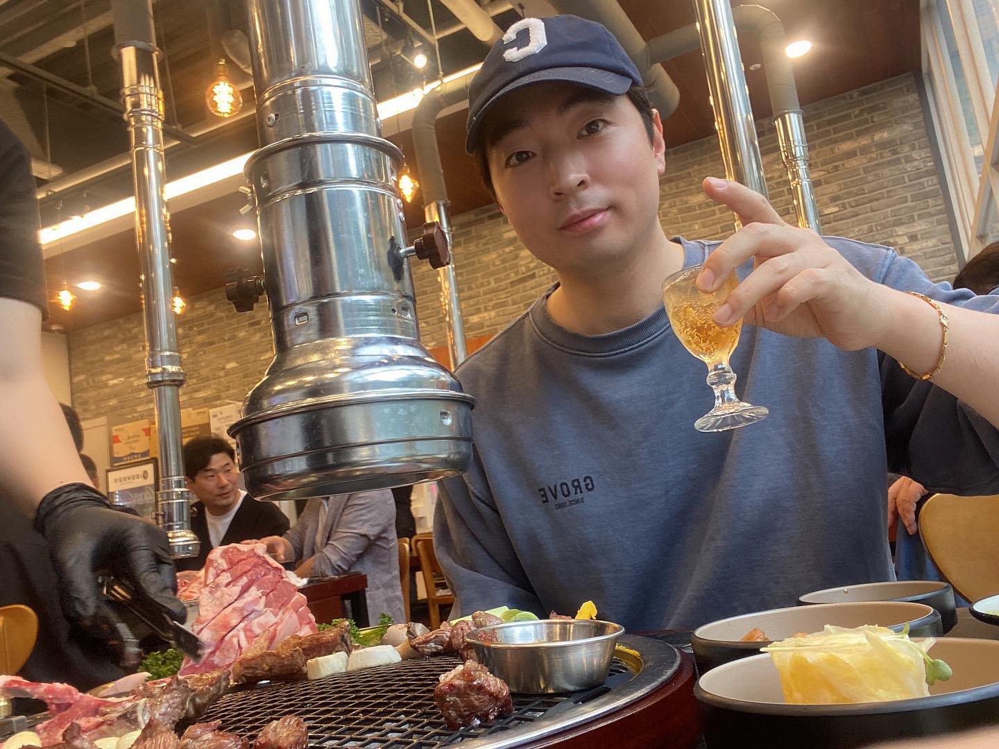 🍖양 갈비 특수 부위 숯불 구이 모듬 세트 🍖
(호양갈비+프렌치랙+양배갈비 620g)
웰컴 드링크로 얼그레이 하이볼 한잔🍸
고기 주문만 하면 마라탕 or 나가사키 짬뽕 제공🍲
호주에서 🇦🇺 도축 후 7일이면 도착 🇰🇷
신선한 고기만을🥩수입/유통하는 사장님의 고집! ✈️
누린내 잡내 전혀 없는 프리미엄 양갈비! 🍖
처음부터 끝까지 친절한 직원분께서 다 구워주시고👩‍🍳
갈비뼈대에는 먹기 편하게 손잡이까지해주는 디테일😁
마지막으로 진한 국물의 나가사키 짬뽕으로 마무리!🍲
지금까지 이런 양갈비집은 없다! 적극 추천 👍🏻👍🏻

✨상호 : 호랑이 양갈비 창원본점
✨영업시간 :  매일 16:00-23:00
✨위치 : 경남 창원시 성산구 마디미로56번길 7. 1층

#창원맛집추천 #창원맛집탐방 #창원맛집베스트 #창원맛집투어 #성산구맛집 #상남동맛집추천 #창원중앙동맛집 #반송동맛집 #창원양고기 #사파동맛집 #상남시장맛집 #경남도청맛집 #창원시청맛집 #유료광고 #광고 #협찬 #맛집 #맛스타그램