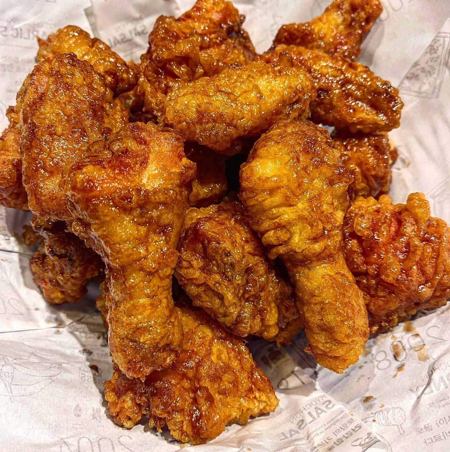 함께 먹고싶은 친구를 태그하세요 🙌🏻

오늘은 그저 치느님 포스팅🍗
최애 치킨은 교촌의 허니 오리지널, 시랑할 수밖에 없는 단짠의 조화 ! 요즘같은날 한강에서 치맥은 사랑입니다 💕 먹으러가쟈!! 

#맛집스타그램 #맛스타그램 #맛있다그램 #먹스타그램 #먹방 #술스타그램 #오늘뭐먹지 #야식 #꿀맛 #존맛 #존맛탱 #핵존맛 #먹스타그램 #먹스타 #먹스타맞팔 #먹팔 #먹스타그램맞팔 #먹팔 #먹팔해요 #먹팔환영 #먹팔하면맞팔 #먹팔맞팔 #치킨 #치느님 #교촌
