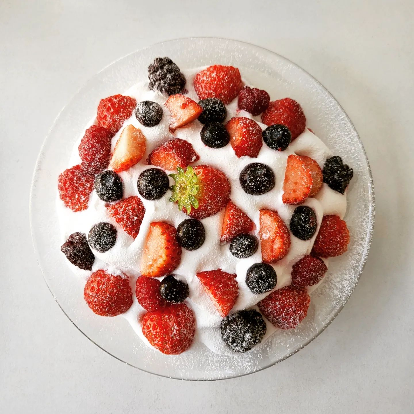 🍓오늘처럼 날좋을땐 디저트 념~🍓

<카페모먼트>
대전 중구 보문로230번길 58 1층

아메리카노 ⭐⭐⭐⭐
플랫모먼트크림 ⭐⭐⭐⭐
스트로베리토스트 ⭐⭐⭐⭐⭐

전체적으로 달달한데 깔끔했던곳!
스트로베리토스크에 올라간 크림이 정말 맛있습니다. 
다먹고 크림까지 싹싹 긁어먹었을 정도로ㅠ 시즌메뉴인게 너무 아쉽고 다음에는 블루베리토스트 먹어볼 예정~~~~~
꼭 가보세요!

#카페모먼트 #cafemoment