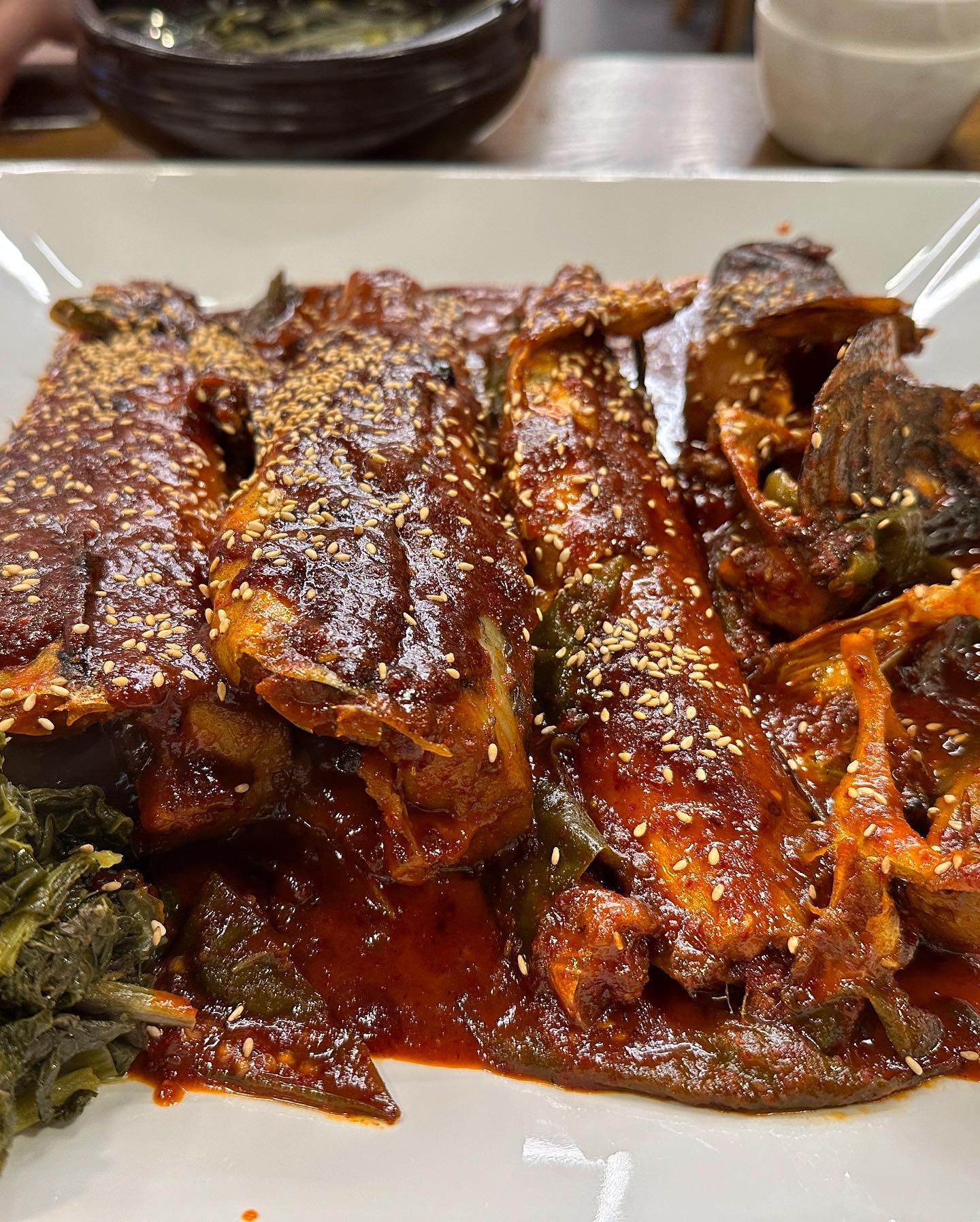매콤한 밥도둑. 잇츠 존맛탱 #코다리찜 

📍경기 화성시 안녕동 180-139
📍한상차림 코다리명가 봉담안녕점
🚗주차 완벽! 

저는 원래도 코다리에 환장 하는 사람인데 
찐욱이는 처음 먹어봤다고 하더라구요 
매콤한 코다릴 김에 싸먹으면 밸런스 완벽! 
소주 안주로 진짜 제격! 

시래기가 이렇게 코다리랑 단짝친구일줄 
미리 알았다면 지금까지 이렇게 먹었을텐데! 

고슬고슬한 솥밥이랑 정말 찰떡❤️ 

#화성코다리#화성맛집#화성시코다리#화성시밥집#화성시맛집#화성밥집#안녕동맛집#안녕동코다리#안녕동밥집#화성데이트#화성데이트#화성생선구이#화성돼지갈비볶음#화성문어조림#한상차림코다리명가봉담안녕점