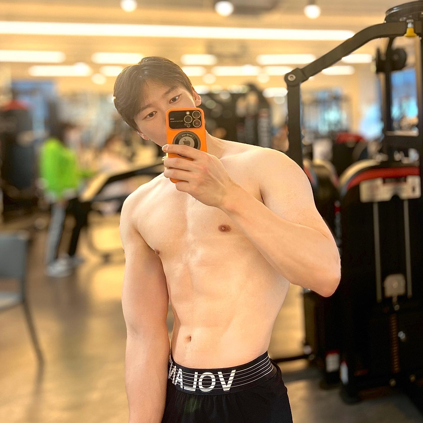 바프촬영이 가까워져서 약점위주로 루틴변경 중인데
팔 어깨 가슴 커지는 맛도 좋네요🥰
근데 이제 복근 안한 티가 금방나서 다시 복근 시작😓
.
운동메이트💪
harim_natural 👈
harim_official 👈
.
.
#하림탄탄루틴챌린지2기 #탄탄루틴챌린지
#하림이닭 #다이어트식단 #운동하는남자
#운동하는여자 #운동하는직장인 #직장인바프
#바프식단 #오가틱피티 #오가닉pt #볼란테
#volante #fitnessmodel #fitnessmotivation 
#gymrat #gymmotivation #korean