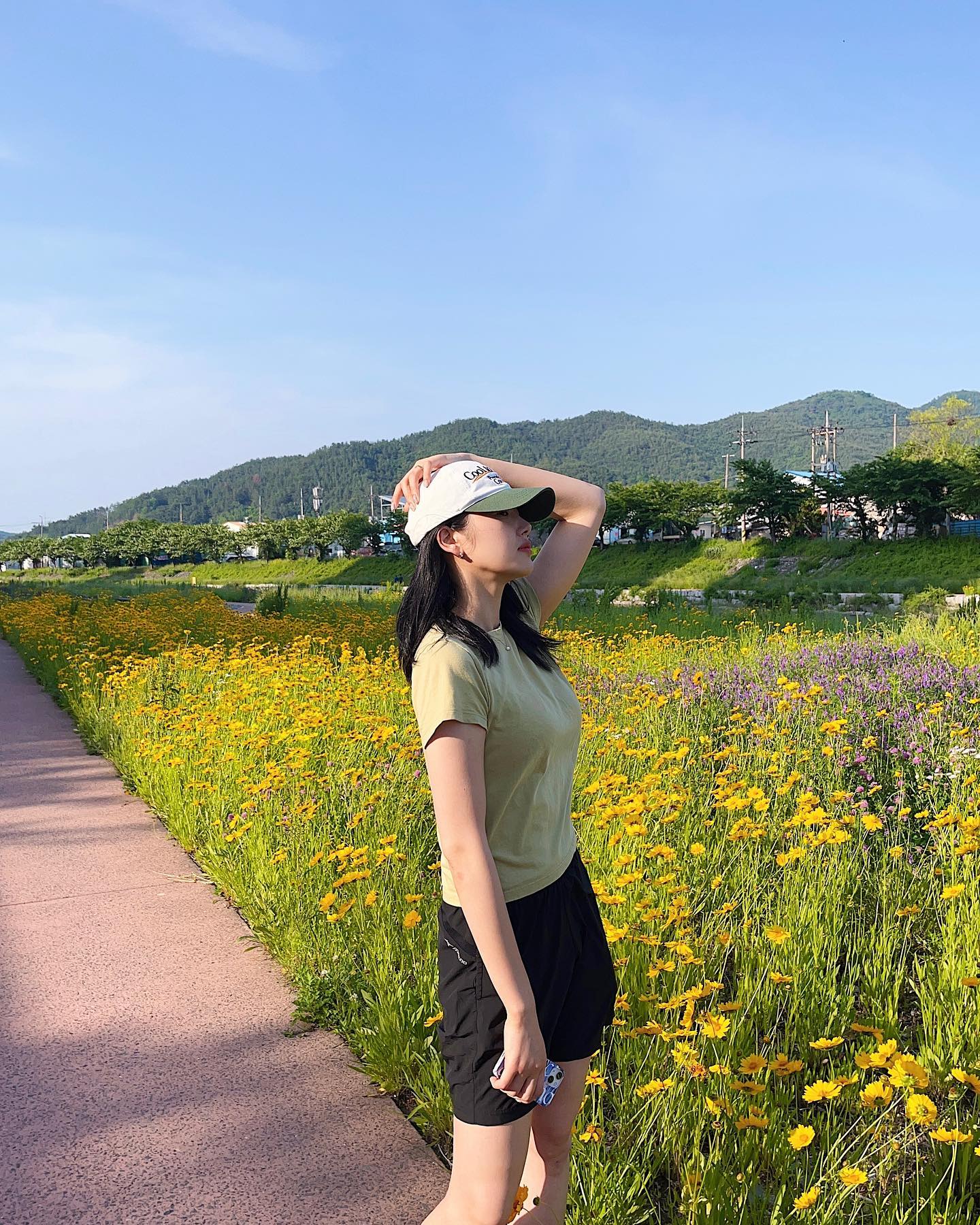 광려천 산책로에 꽃 심으신 분, 칭찬스티커 드립니다.
찾아가세욥 (니가 뭔데~) 🤭🌼💛 #금계국 : #상쾌한기분