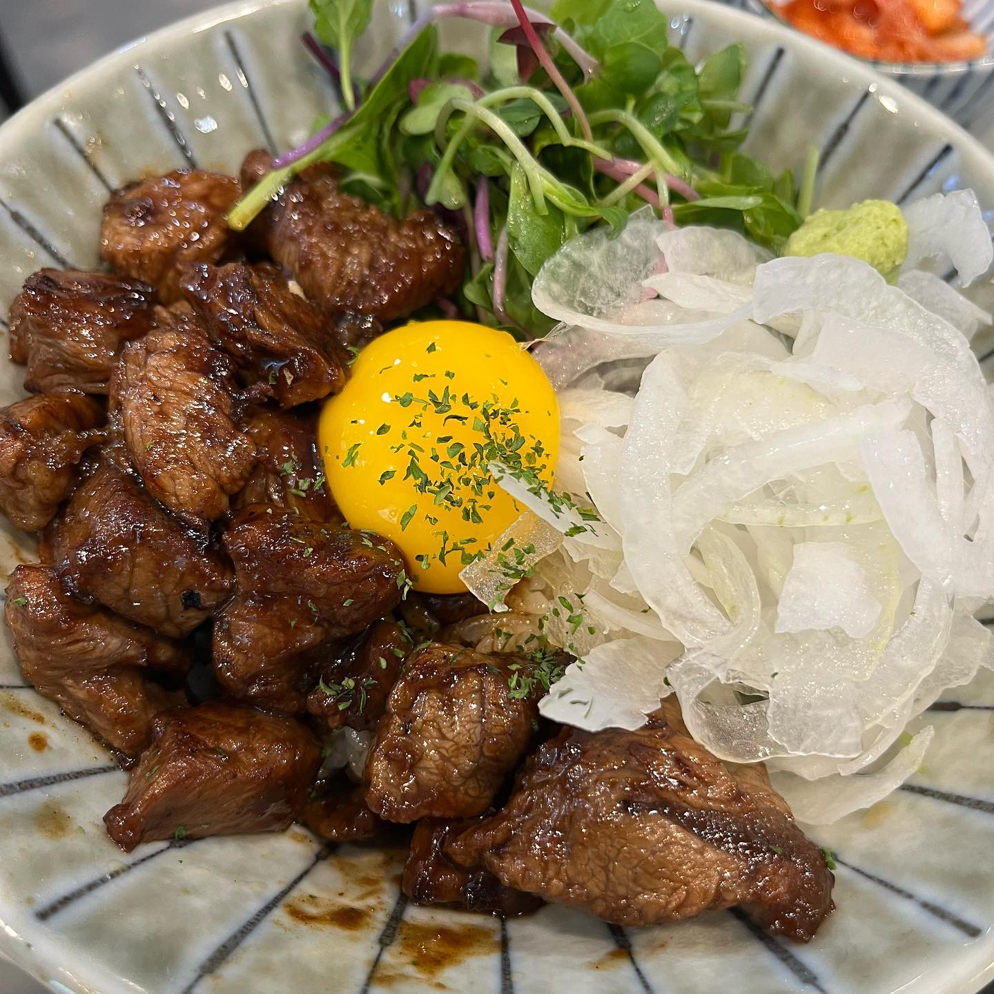 #노또먹가디 2탄 
가디에서 다양한 덮밥메뉴를 가성비좋게 맛볼 수 있는 곳🔥 

스테이크덮밥, 규동 직접 먹어봤고 다른 분들의 후기에 따르면 사케동, 간장새우도 다 맛있다고 해서 도장깨기 예정 👊🏻

🏠 #고칸
큐브스테이크덮밥 11,900원
규동 7,900원
불규동 7,900원

대신 네이버지도에 후기는 별로 없는데 이미 소문난건지 웨이팅 있는편🥲

#고칸가산점 #가디맛집 #가산디지털단지맛집 #가산디지털단지역맛집 #가디직장인맛집 #가디맛집추천