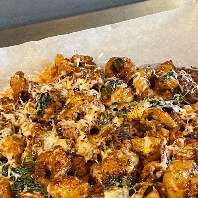 먹도리🍽💙 on Instagram: "#협찬 돼지곱창의 진짜가 나타났다! 🤎 꿀때기곱창 📍 서울 마포구 삼개로 10 먹도리 보장 돼지곱창 Top1 정말 단골가게에 집앞이면 맨날 찾아갈 진짜 맛집인데용!!