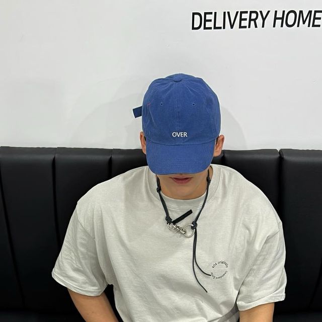 박창희 on Instagram: "카페인에 중독 되고 싶은 날🖤

#협찬 
@standarderror_official 

스탠다드에러의 미니로고가 독보적인 반팔티-!
데일리로 입기 너무 좋을 거 같네요 ¨̮

#스탠다드에러 #스탠다드에러반팔티 #남여공용반팔티 #세미오버핏 #캐주얼룩 #캠퍼스룩 #데일리룩 #반팔티추천 #반팔티셔츠 #티셔츠 #반팔"