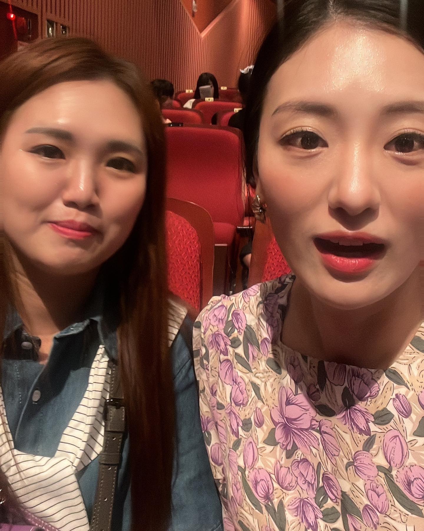 차가지고가서 술을 못 마셨지만...
무알콜하이볼로 기분만 냇던 ㅎㅎ

간만에 문화생활
일하느라 요즘 너무 바쁜데
힐링했어욤~

#프렌치뮤지컬갈라콘서트 #2023
#문화생활  #자유부인