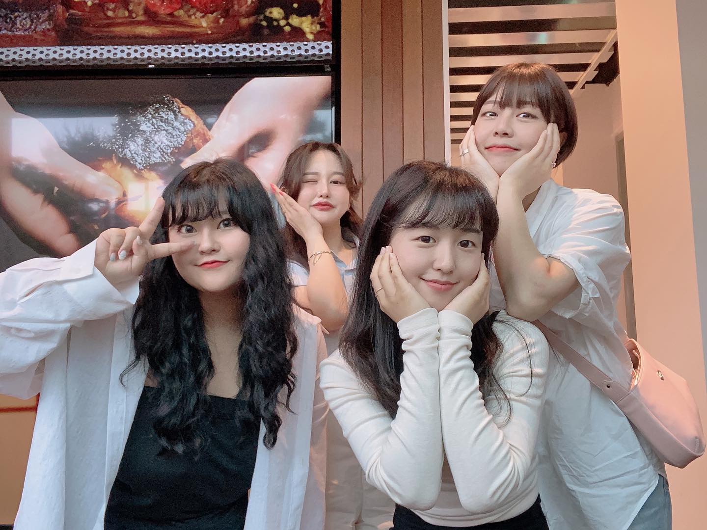 우리 올만에 꾸며따 ^^
뽀솜이랑 첫만남❤️
⠀ 
#아우어베이커리 #애견동반카페 #삼송 #삼송애견동반카페