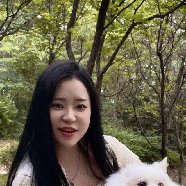 @comelysea.zip on Instagram: "#광고 @marun5_official #크롭나시탑 #인앤아웃스타일 🏷️압박 없는 편안함을 추구하는 모달원단 브라나시 입니다. 마룬파이브 아니죠!😂 #마른파이브에서 이렇게 또또