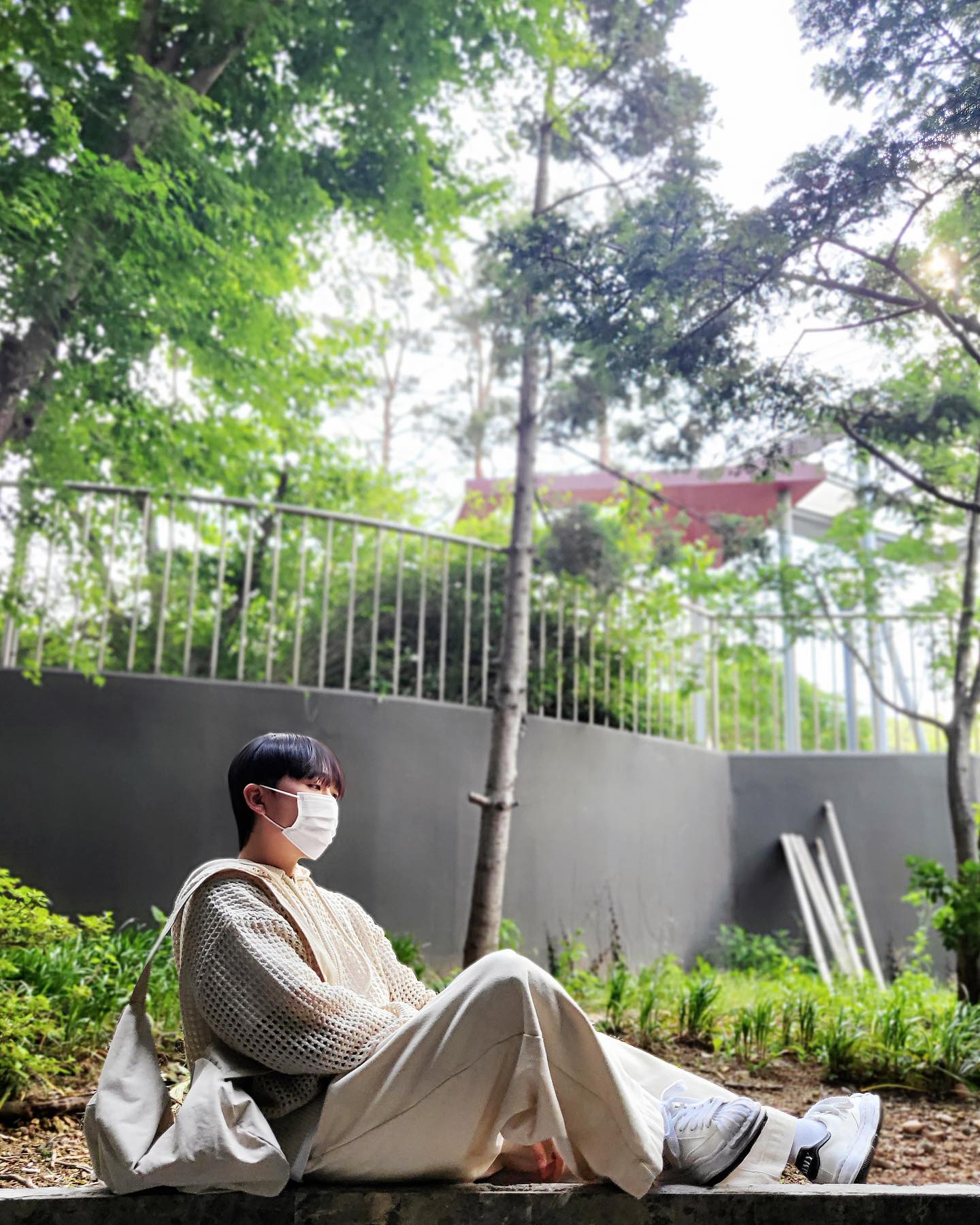 더워서 구멍 숭숭 뚫린 옷 입어야 해😩💦