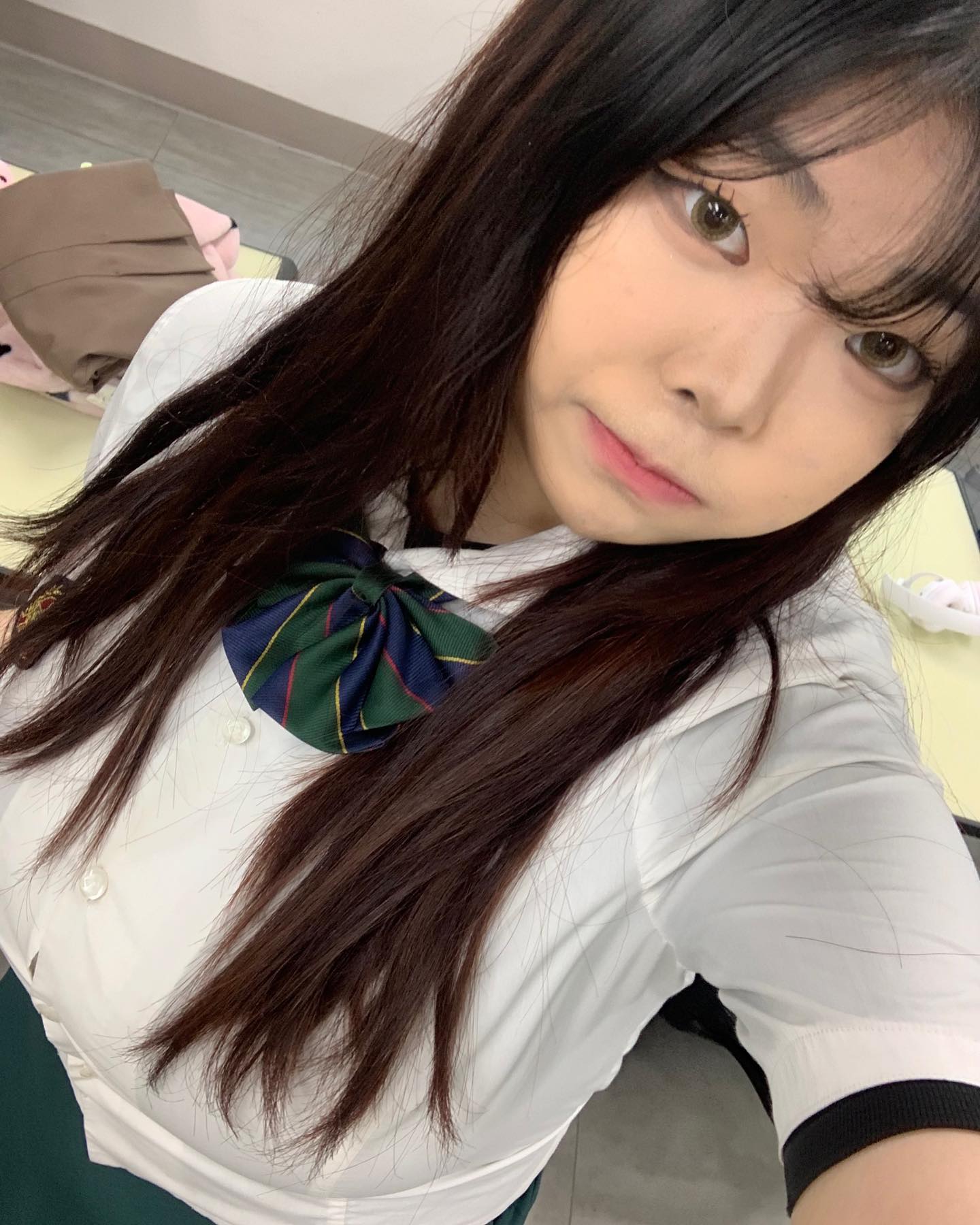 내 첫 교복입은 피드 🍀 
#나도 #08년생 #하고싶다