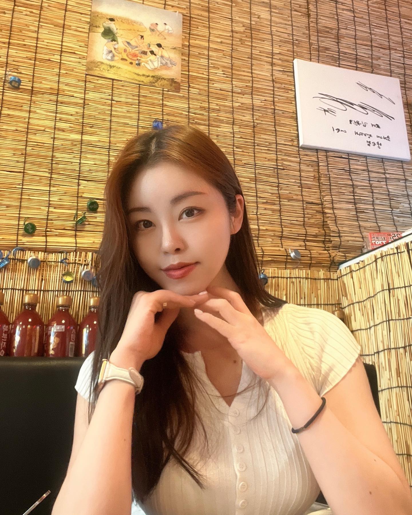 맨날 먹고다니는거만 올림ㅎ
오늘도 처묵❤️
또 동영상 맨듬 ㅎ

초가네장어구이 양산 물금점에서
야무지게 장어세마리 문어숙회 
소라 육회 간계밥 해물라면등등
배터지게 냠냠하구왔ccr❤️

장어구이+문어숙회+소라숙회+육회
도합 42000원에 이득 ㅇㅈ?
(육회빼면 32000원세트도있음)
복분자주못먹은게 인생의한이다..

담엔 복분자주병으로
집까지 길 만들예정인데 파티원구함

가게분위기도 아늑하고 
오가닉한분위기에 
뭔가 주모라고 불러야할거같은 
그런느낌적인느낌 ㅎ 

단백질 천국이라
헬창들에게도 갱장히 추천드린당🌝

장어+문어+소라 삼합으로 
싸먹는것도 몰랐는데
식감과 소스조합이 너무좋아서
한번먹고 계속먹음❤️(깻잎최고)
해물로 술판벌이고싶다면
초가네장어구이 양산물금점춫천❤️
대신 숙취는 본인이 감당하시길^^

🎀주소 : 경남 양산시 물금읍 야리로 21 107호 🎀
🎀상차림비 2000원 별도🎀
🎀초가네하이볼이라는 시그니처 하이볼있음🎀
🎀가성비세트메뉴로 가격부담⬇️🎀
🎀주차장 있음 건물내주차🎀

#협찬 #리뷰노트 #양산맛집 #양산장어 #양산바다장어 #양산장어구이 #물감장어 #가촌맛집 #가촌장어구이 #양산핫플 #양산 #가촌 #먹방 #먹스타맞팔 #먹스타그램 #daily #맞팔 #선팔 #얼스타 #흔녀 #좋반 #첫줄 #증산 #부산 #부산맛집